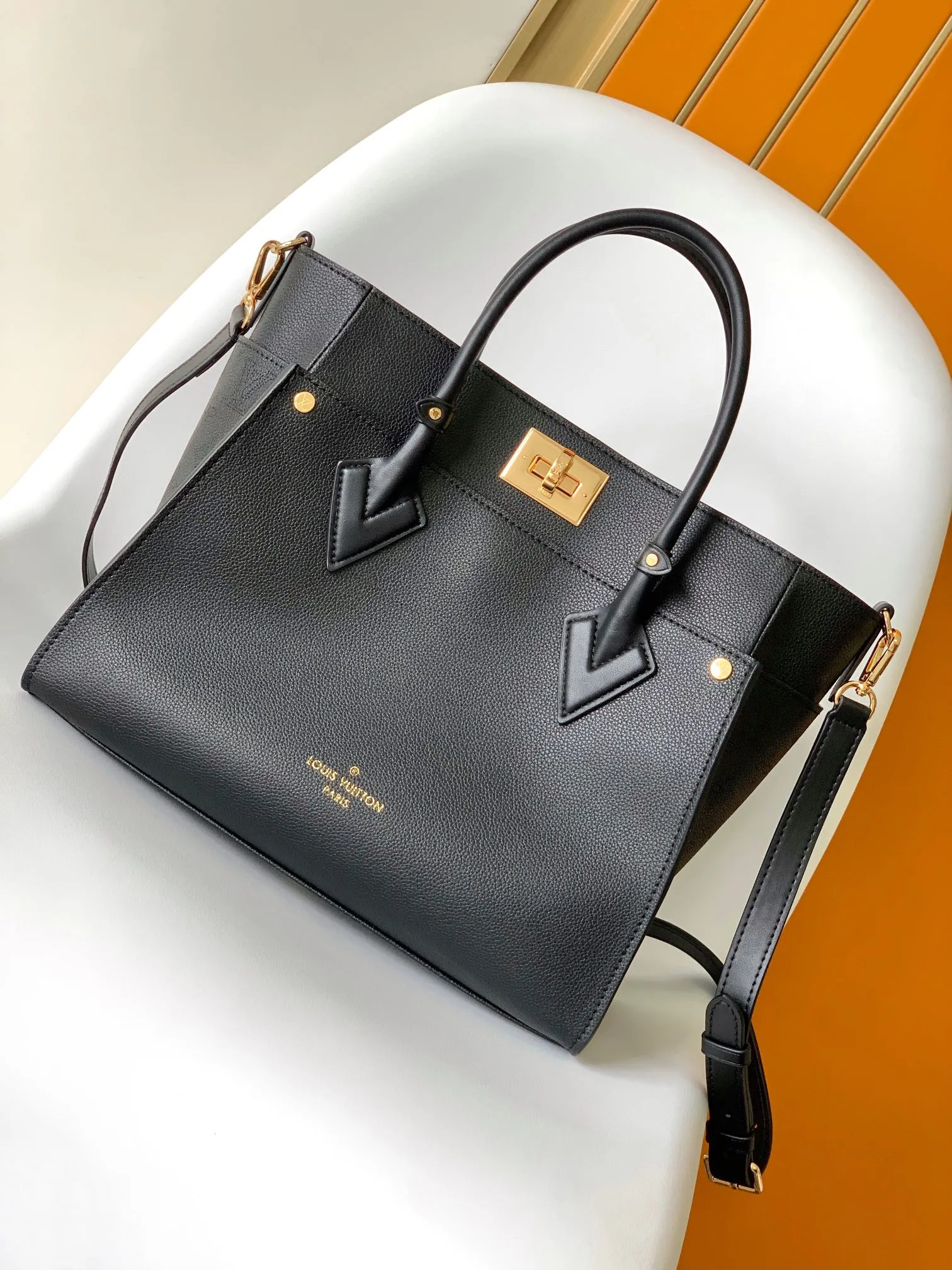 Alternative view of Louis Vuitton On My Side M53826