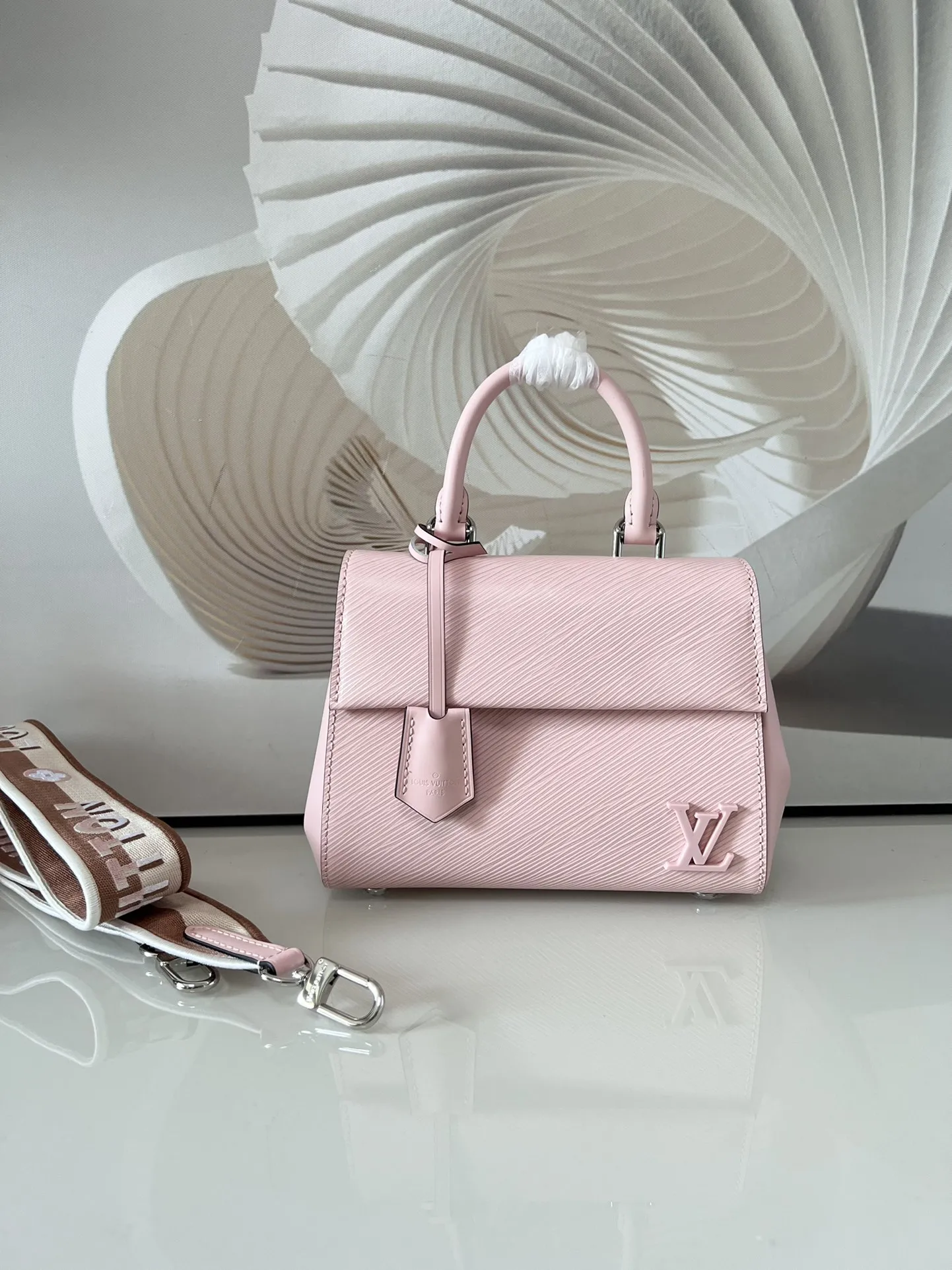 Alternative view of Louis Vuitton Cluny Mini M20778