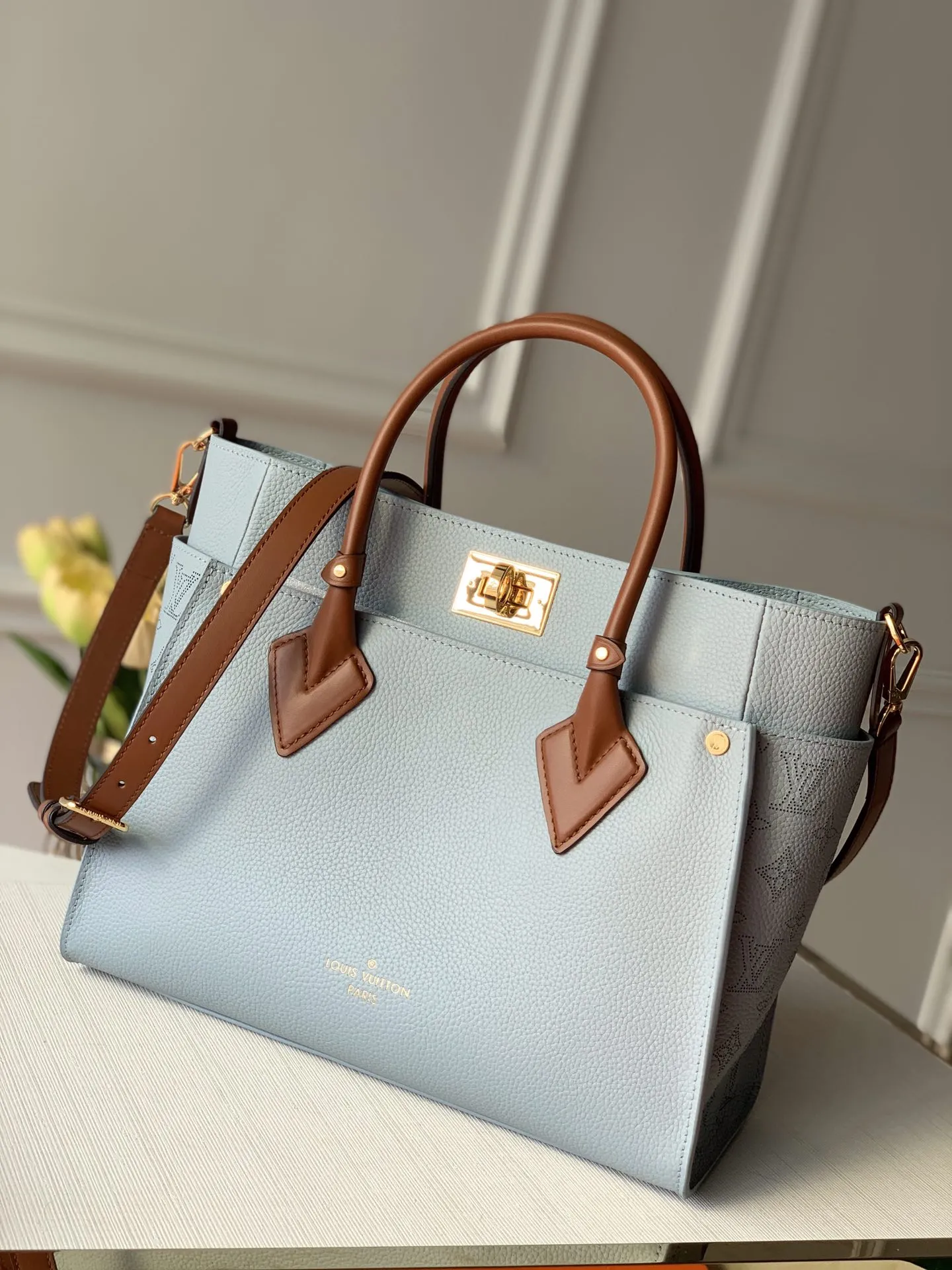 Alternative view of Louis Vuitton On My Side MM M56078