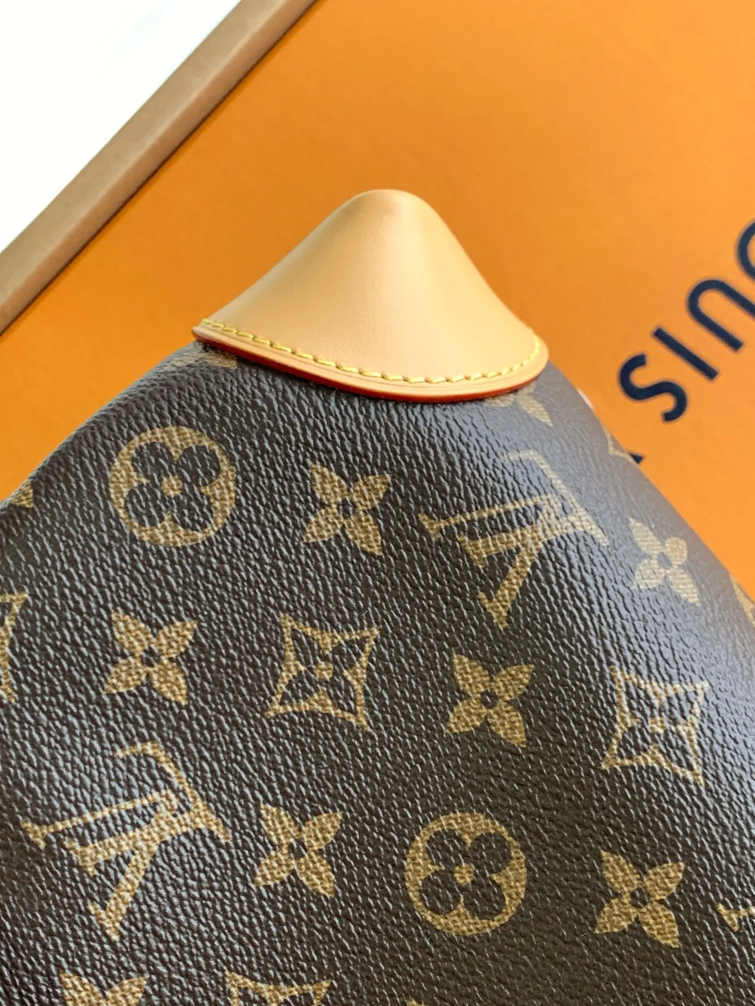 Alternative view of Louis Vuitton Hide Away MM M14473