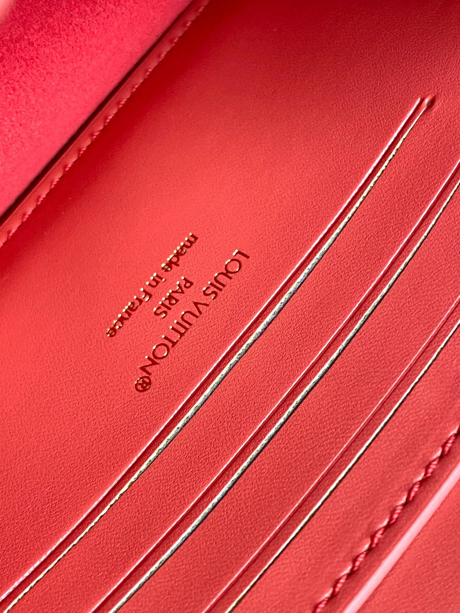 Alternative view of Louis Vuitton Wallet On Chain LV Bloom M14548