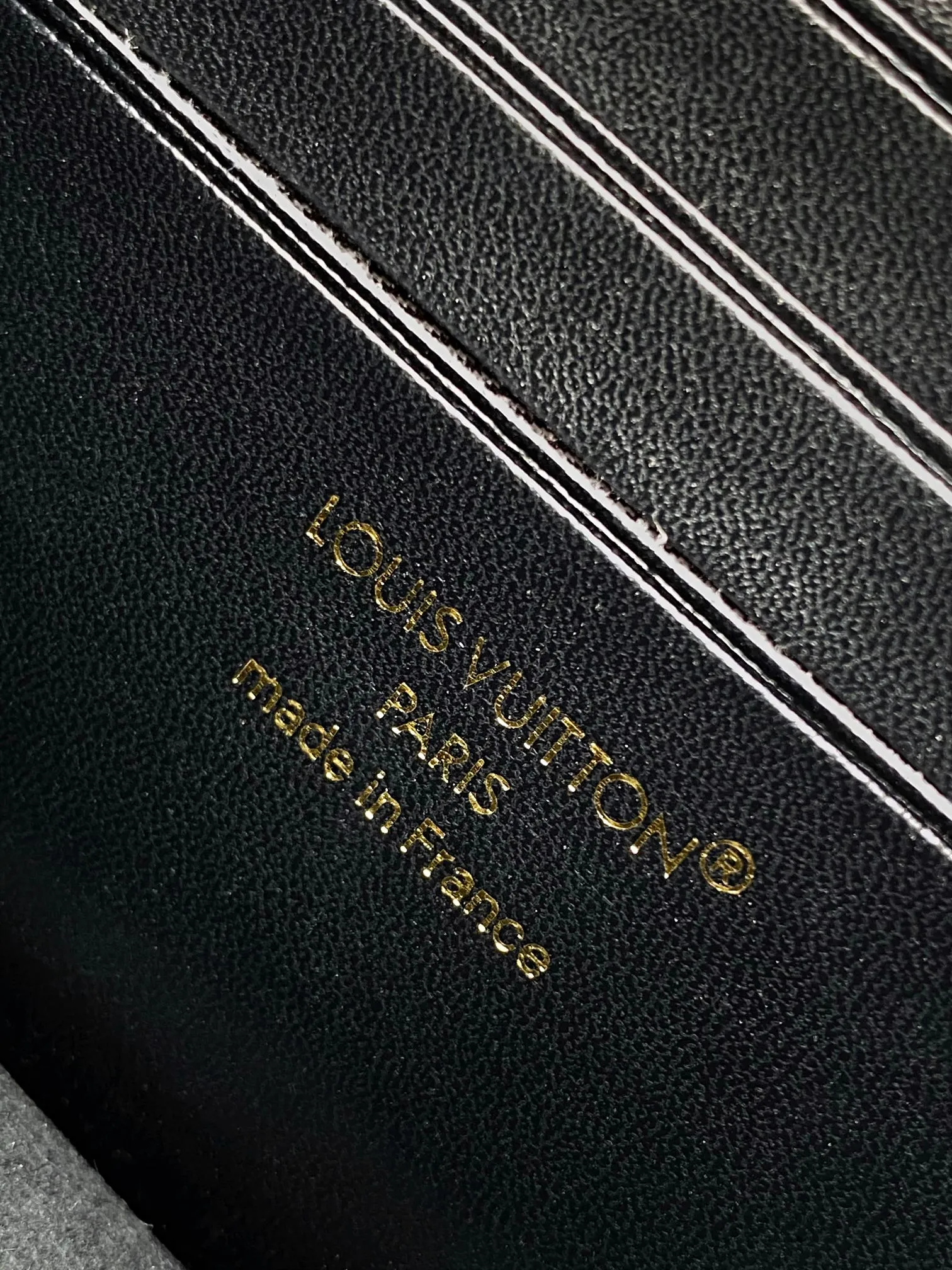 Alternative view of Louis Vuitton Wallet On Chain LV Bloom M14564