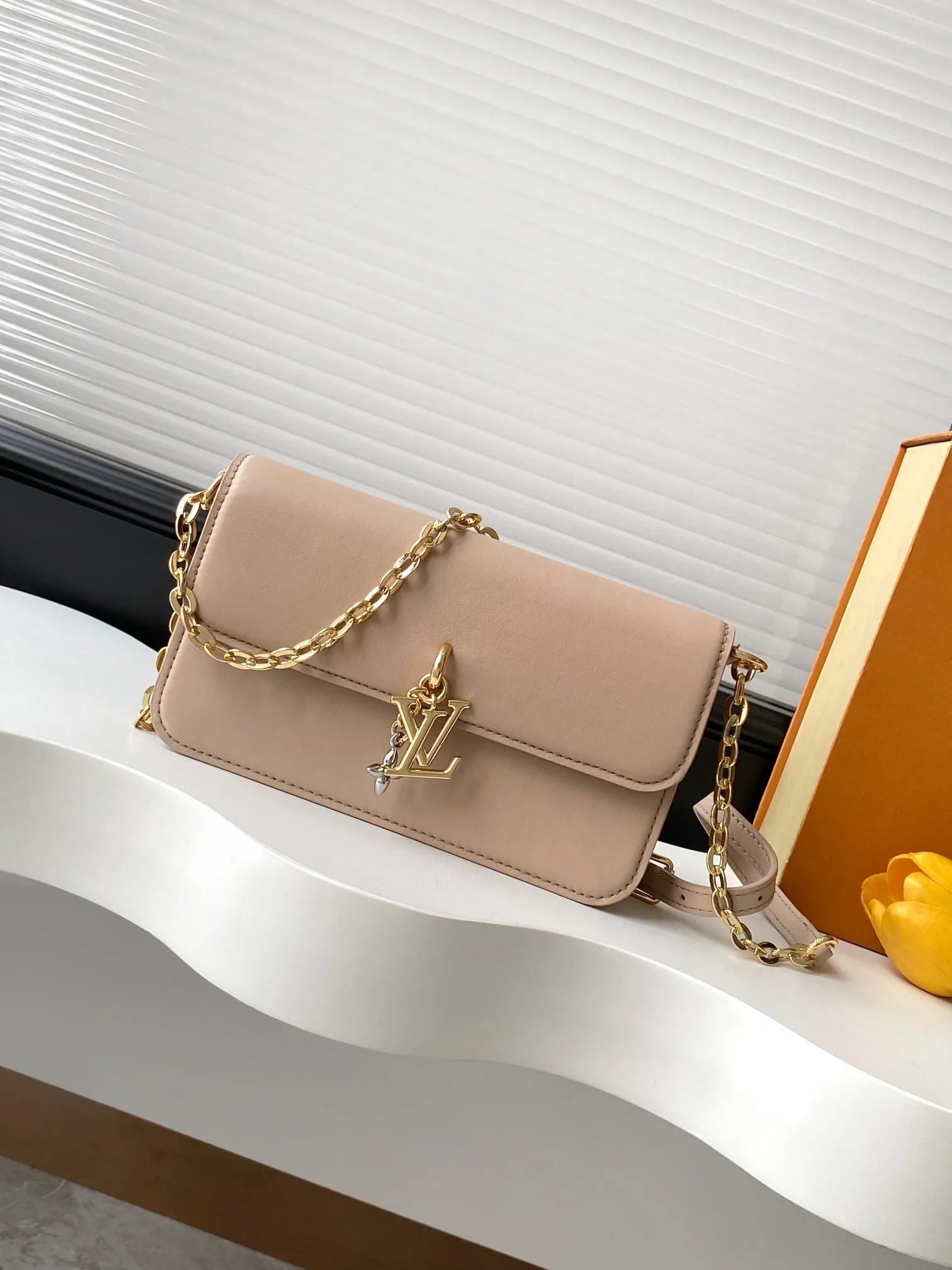 Louis Vuitton Wallet On Chain LV Bloom M14581 - 图片 3