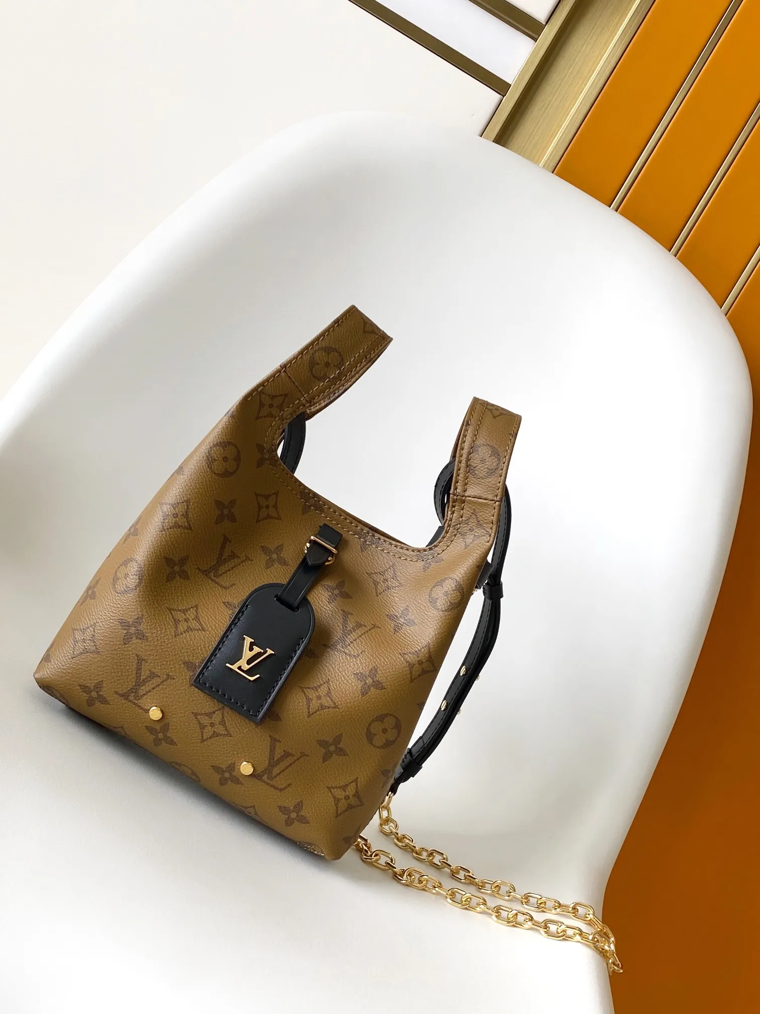 Alternative view of Louis Vuitton Atlantis BB M46816