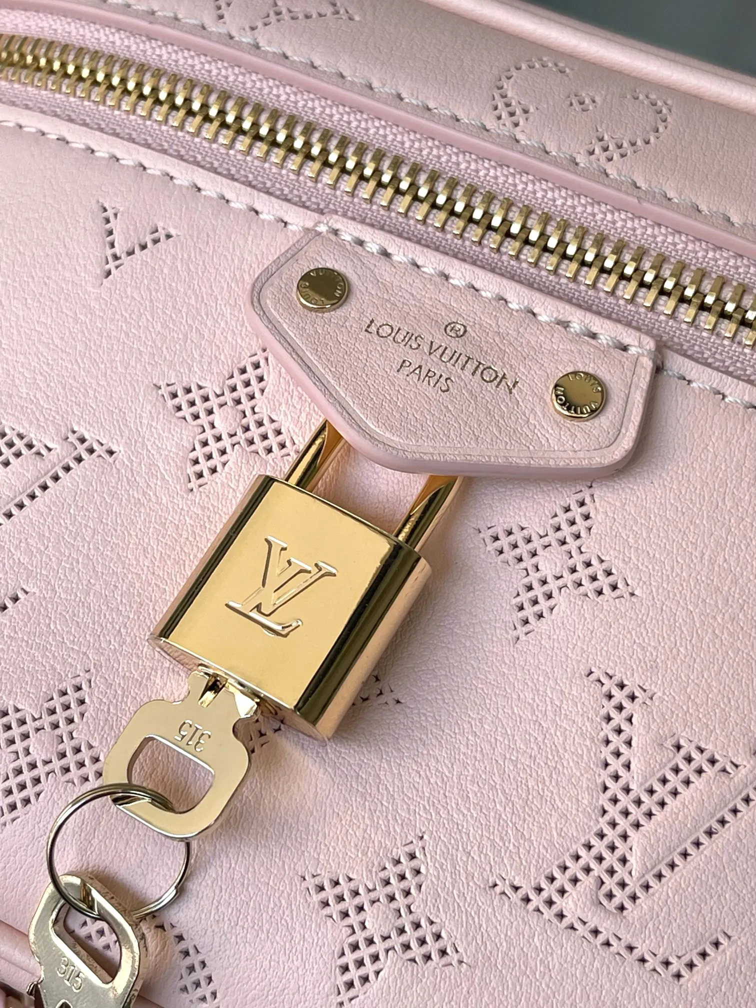 Louis Vuitton Vanity Pouch M11298 - Image 8