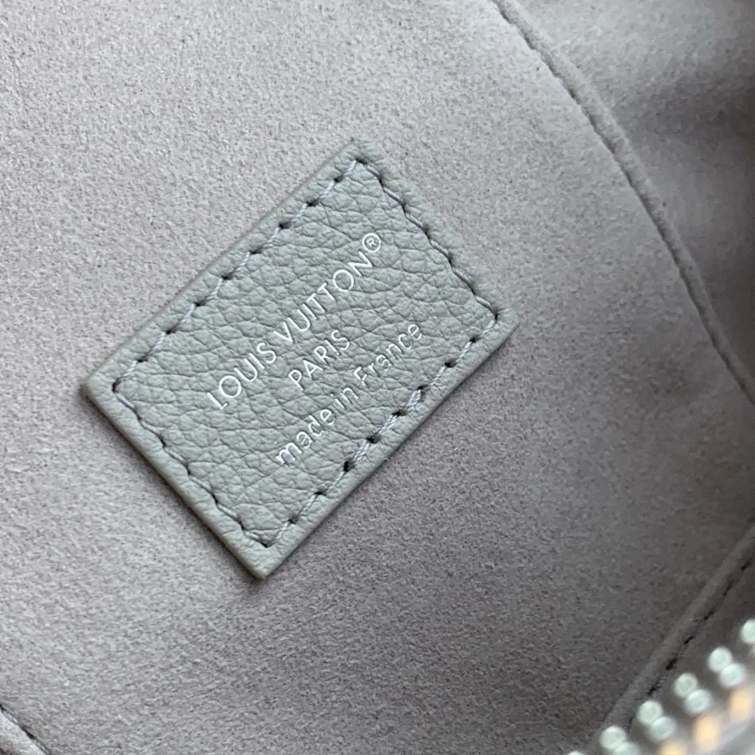 Louis Vuitton Vanity Chain Pouch M13593 - Image 9