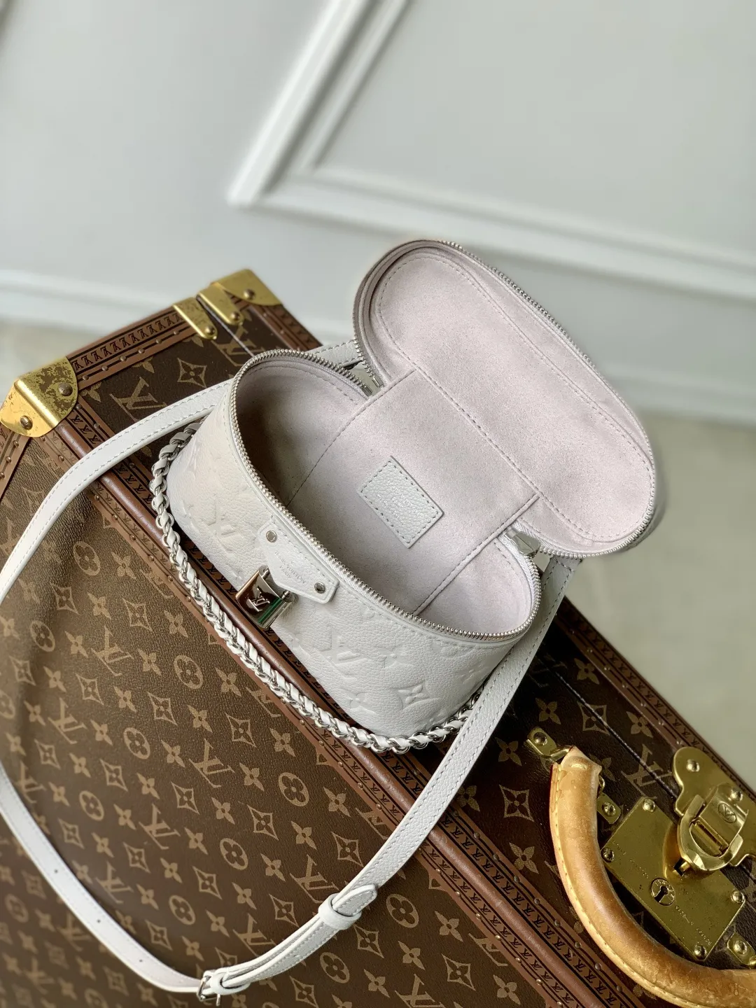 Louis Vuitton Vanity Chain Pouch M13593 - Image 10