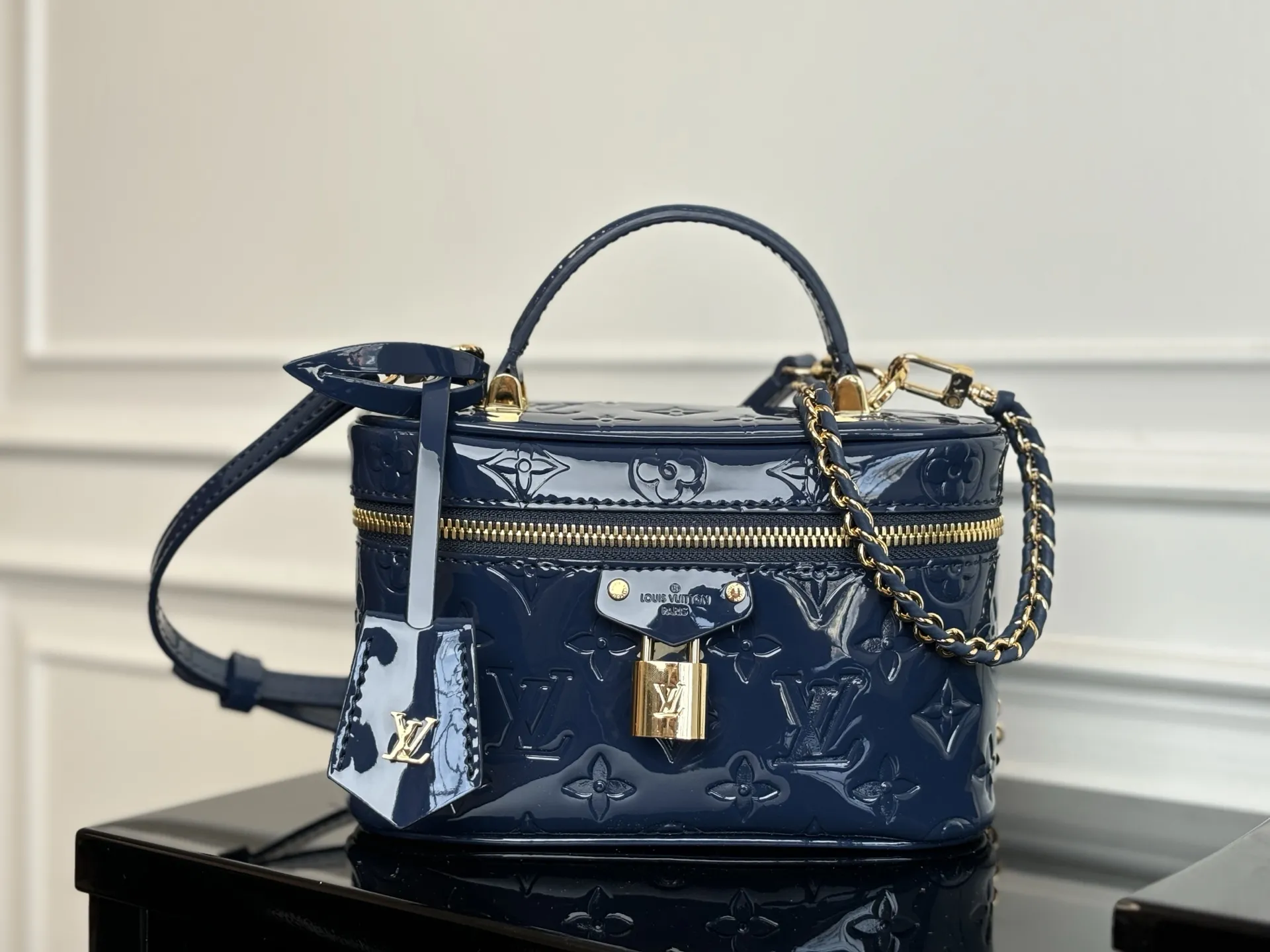 Alternative view of Louis Vuitton Vanity Chain Pouch M13483