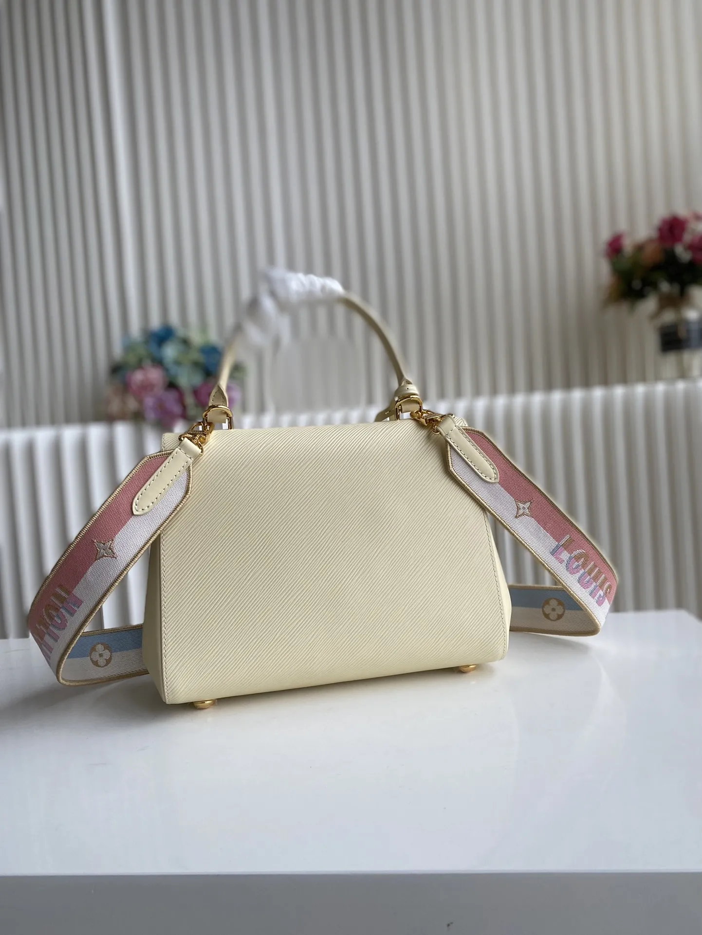 Louis Vuitton Cluny Mini M22946 - Image 4