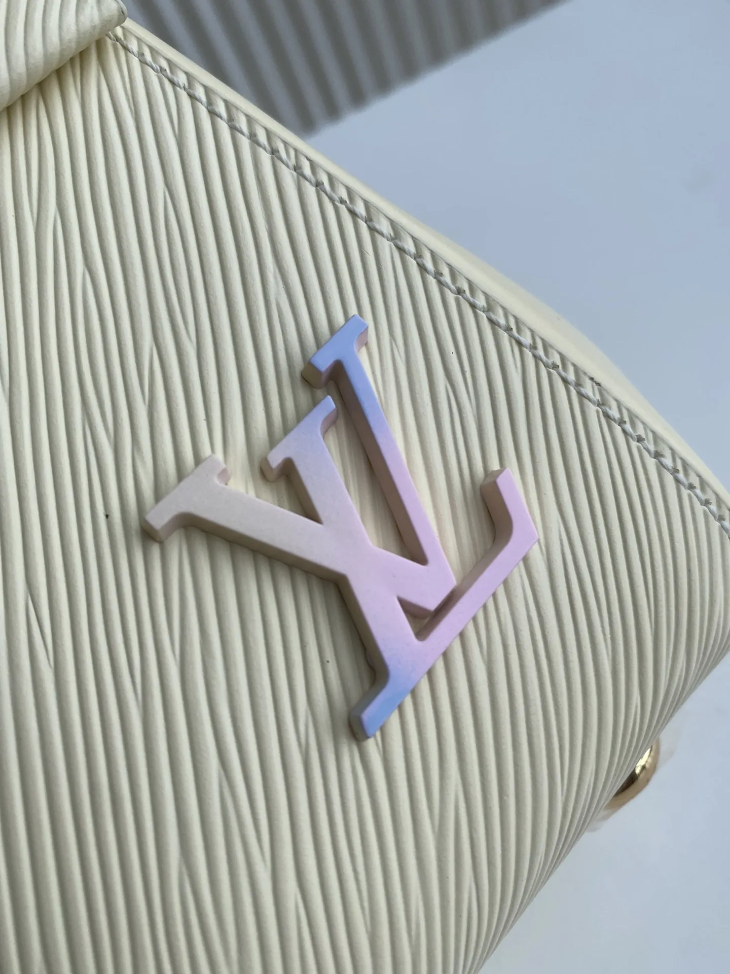 Louis Vuitton Cluny Mini M22946 - Image 6