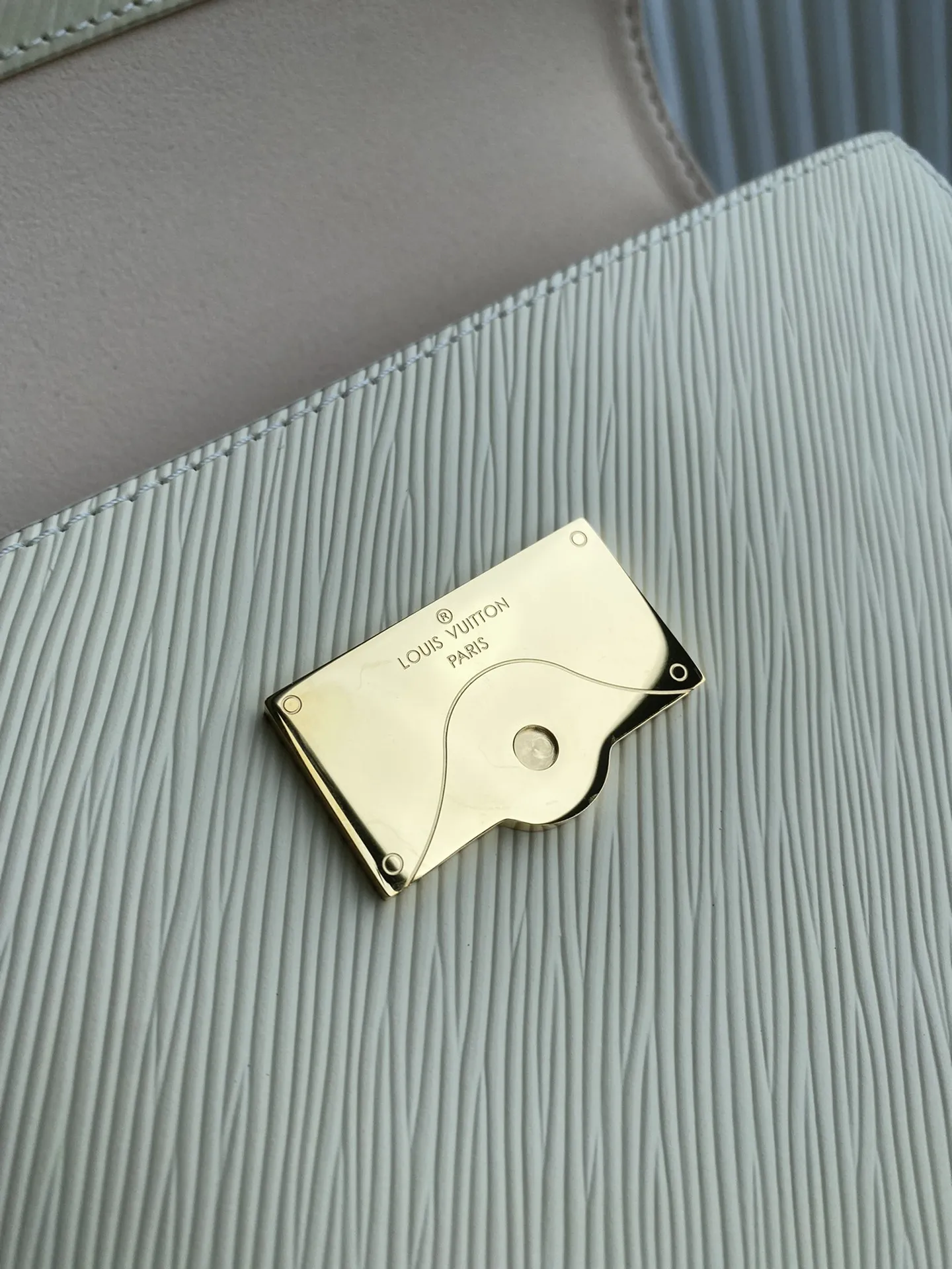Louis Vuitton Cluny Mini M22946 - Image 8