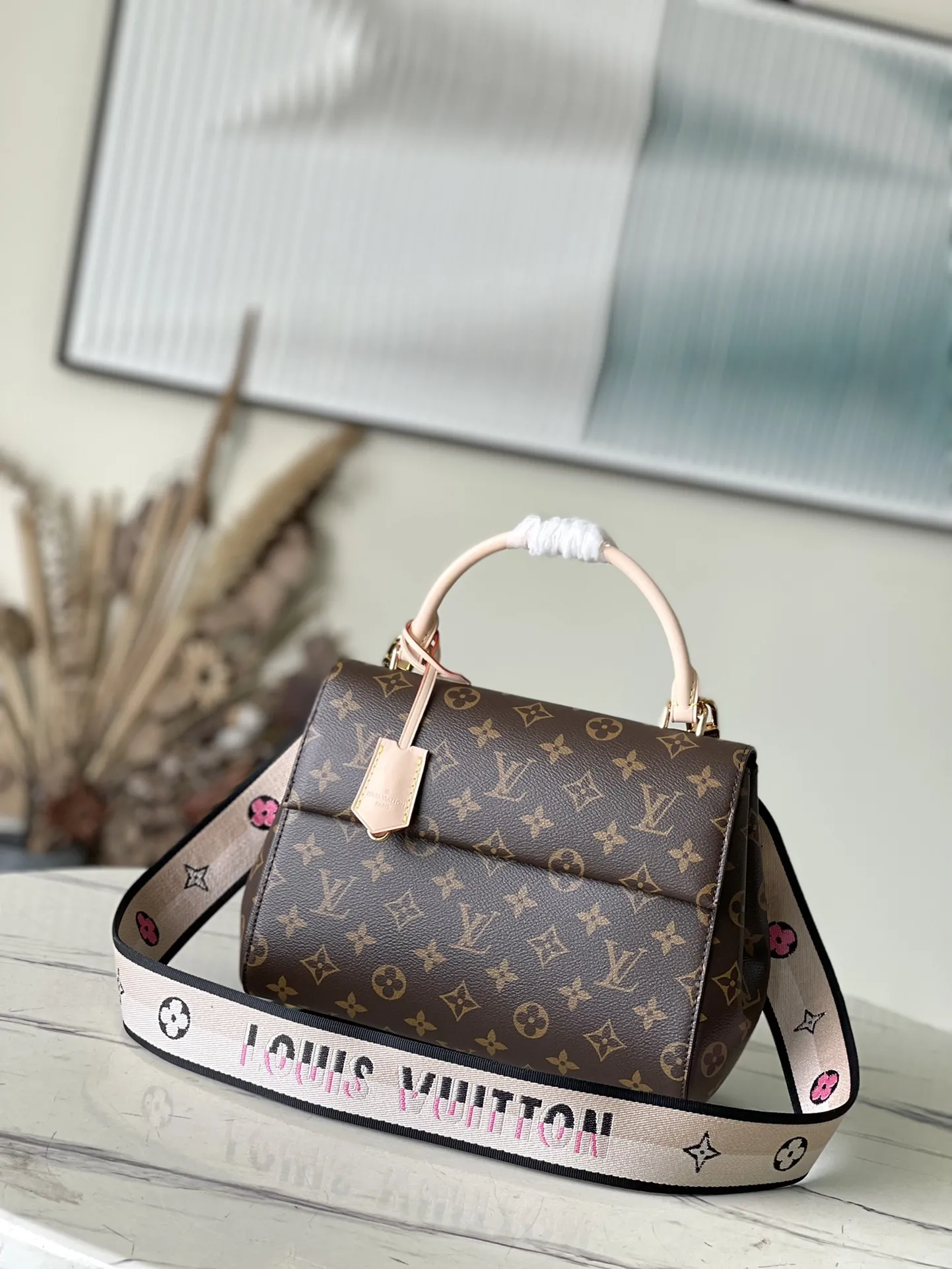Alternative view of Louis Vuitton Cluny BB M46372