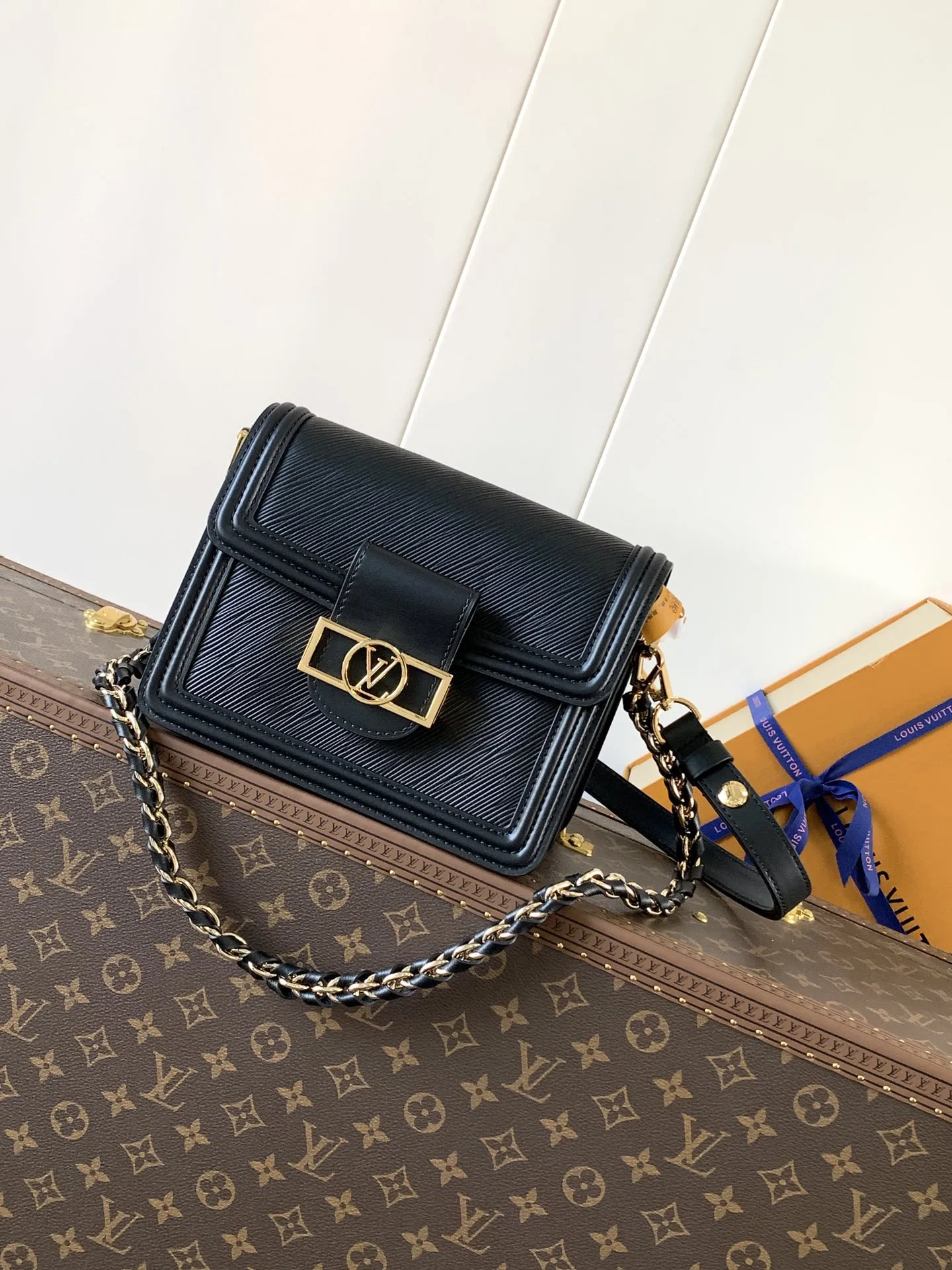 Alternative view of Louis Vuitton Dauphine MM M56141