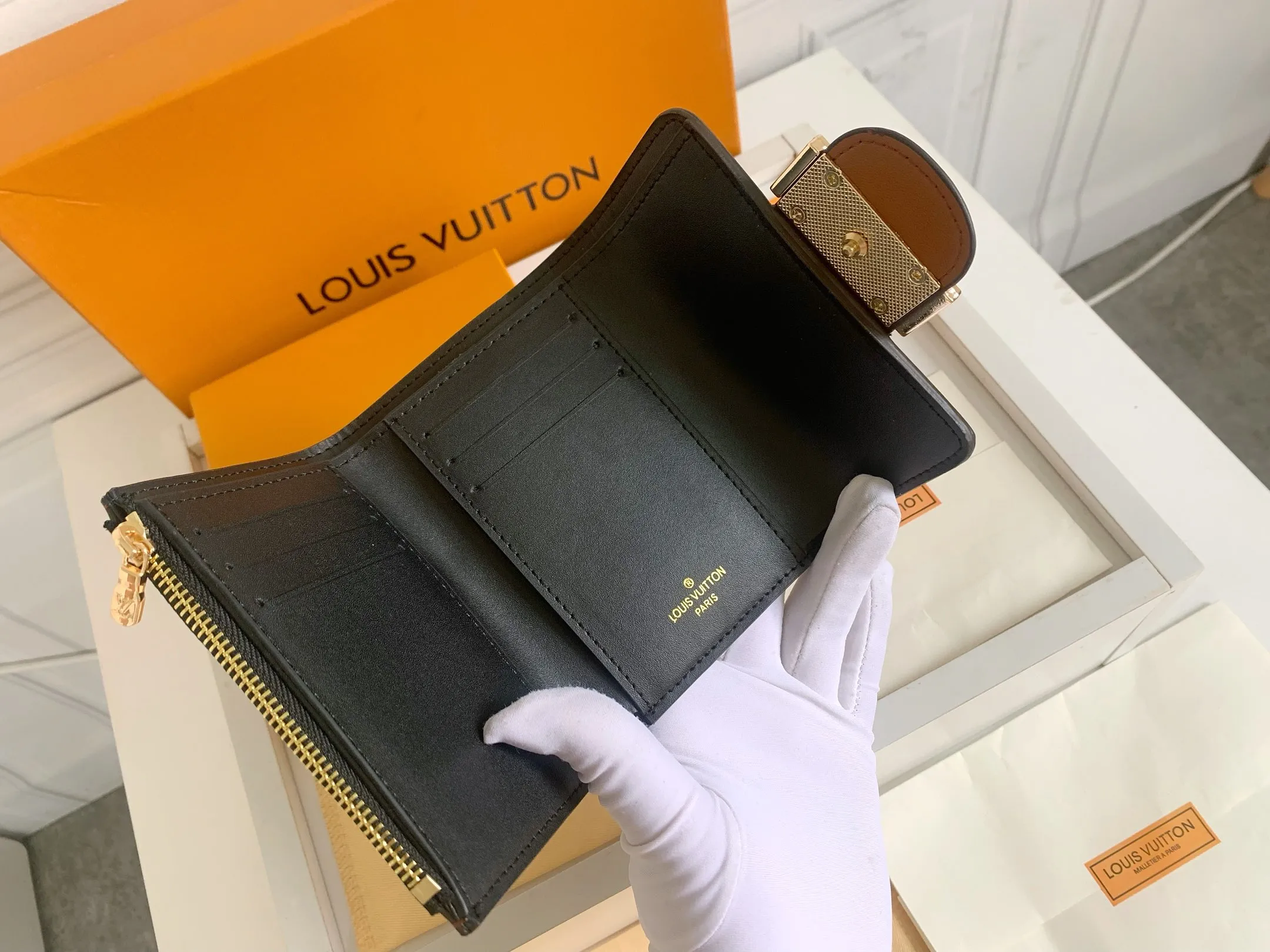 Louis Vuitton Dauphine Compact Wallet M68725 - 图片 9