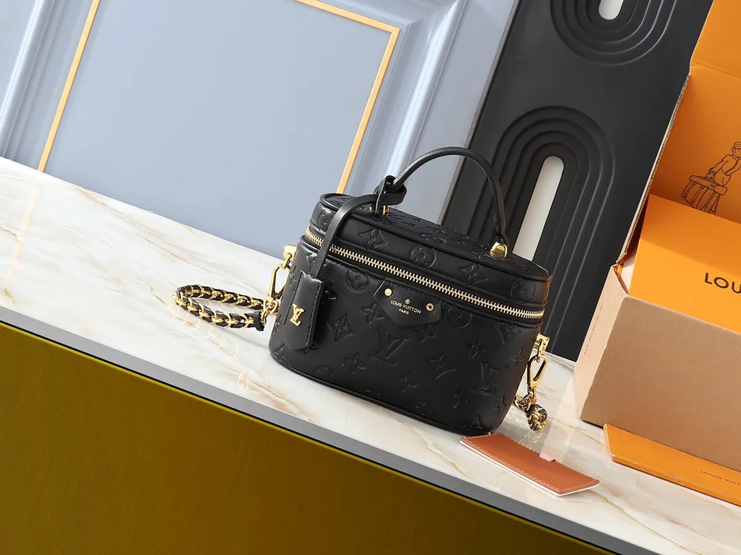 Alternative view of Louis Vuitton Vanity Chain Pouch M25123
