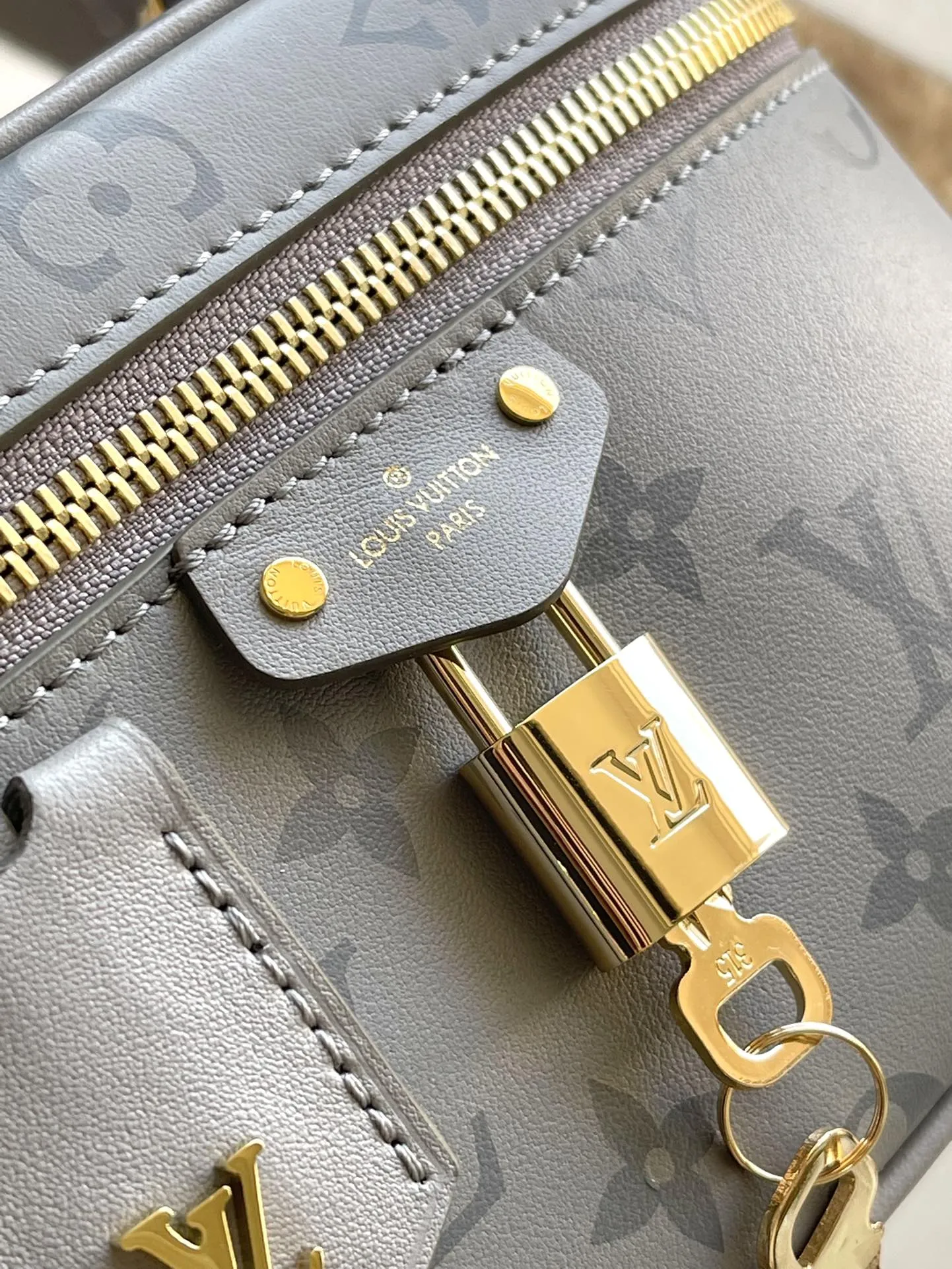 Louis Vuitton Vanity Chain Pouch M12427 - Image 7