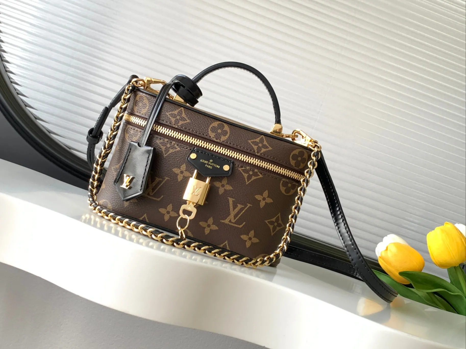 Alternative view of Louis Vuitton Vanity Chain Pouch M47125