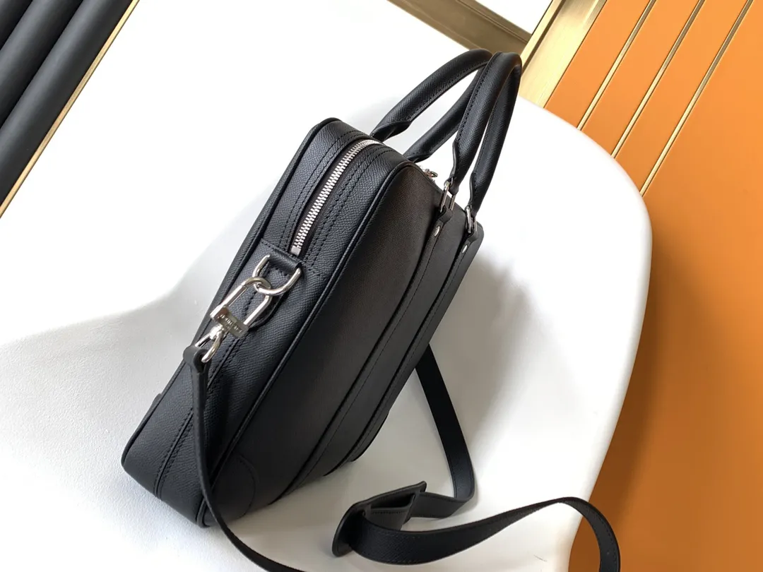 Louis Vuitton Porte-Documents Voyage PM M30925 - 图片 4