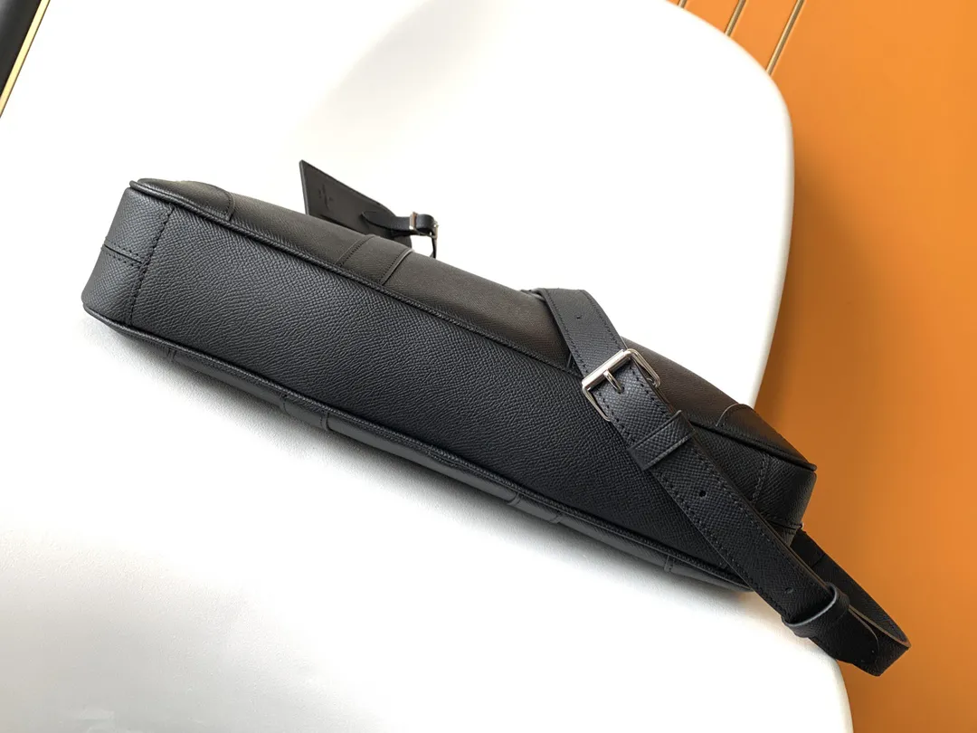 Louis Vuitton Porte-Documents Voyage PM M30925 - 图片 6