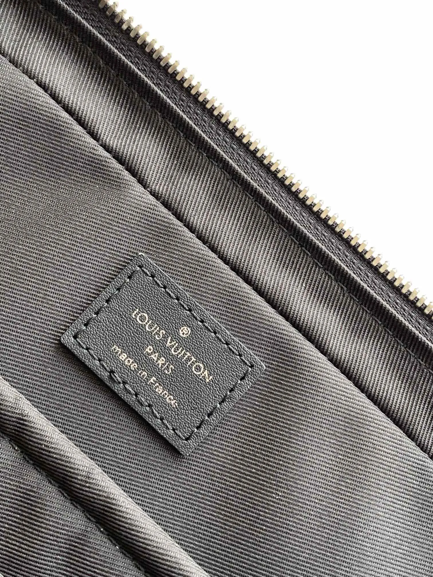 Louis Vuitton Porte-Documents Voyage PM M46457 - 图片 3