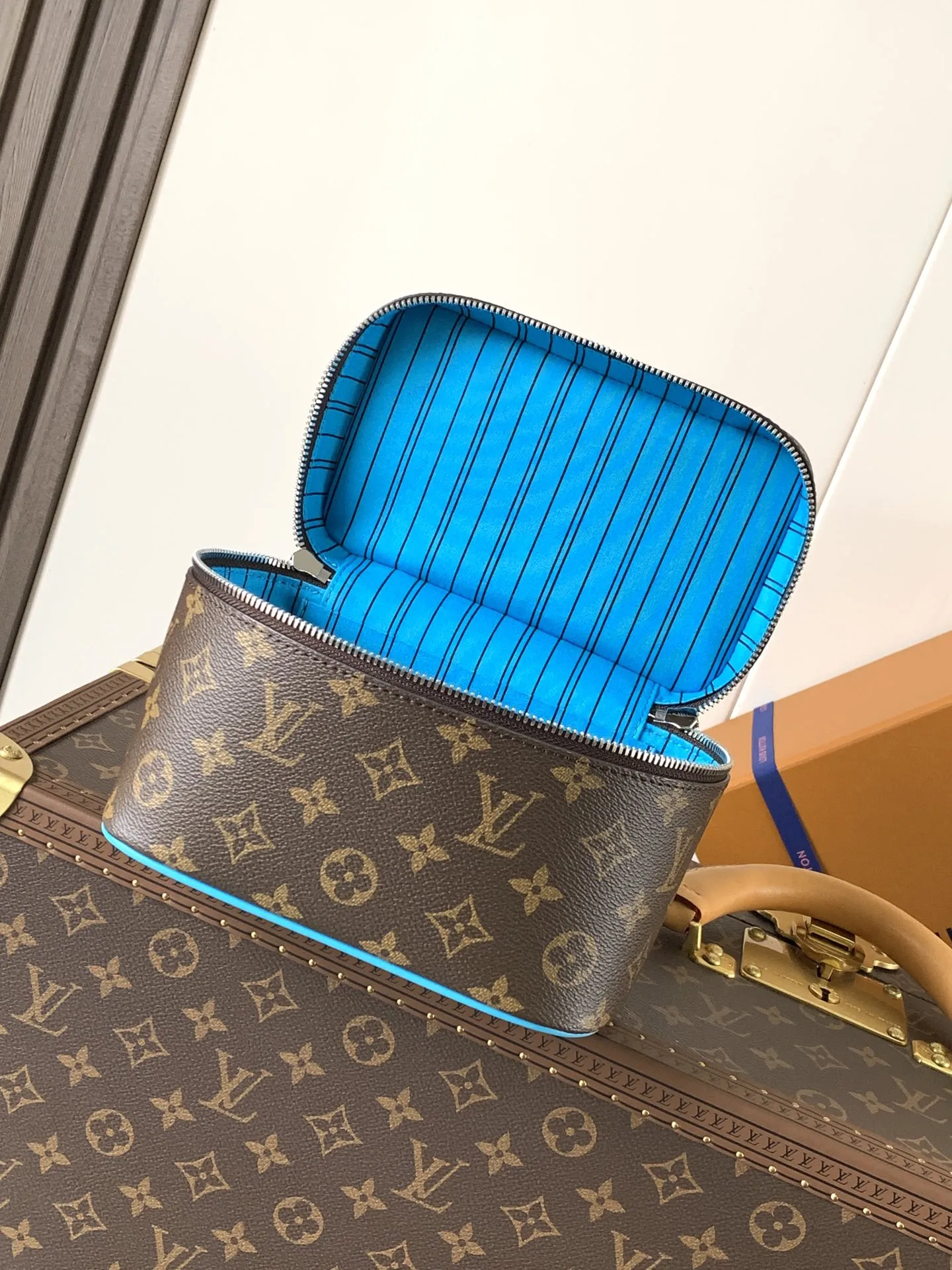 Louis Vuitton Nice Mini M12647 - Image 8
