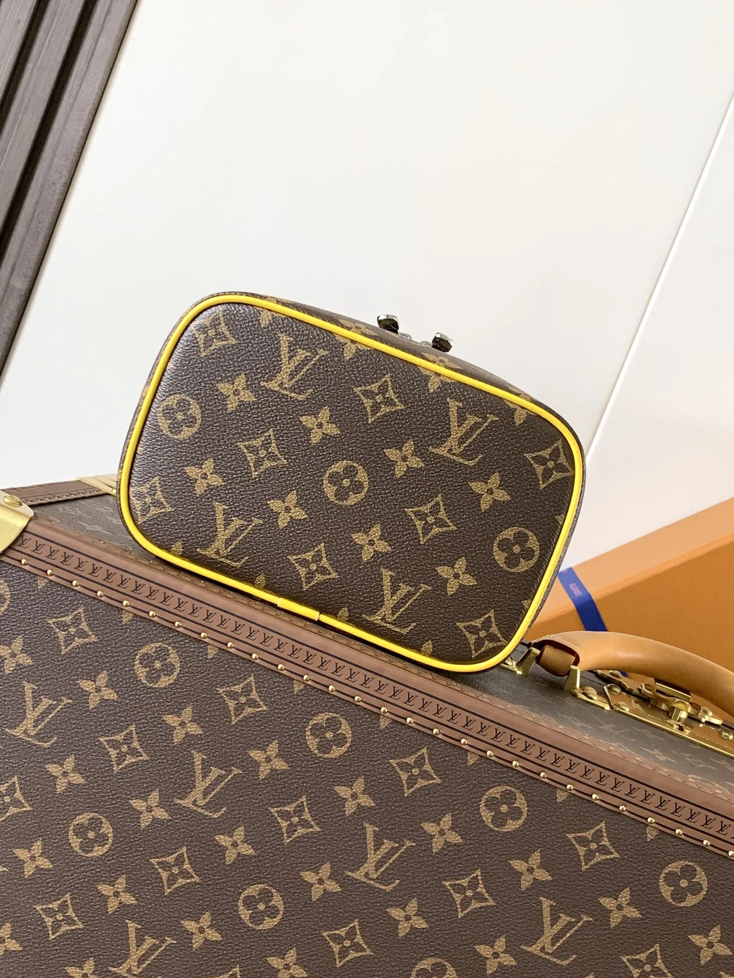Louis Vuitton Nice Mini M12654 - Image 5