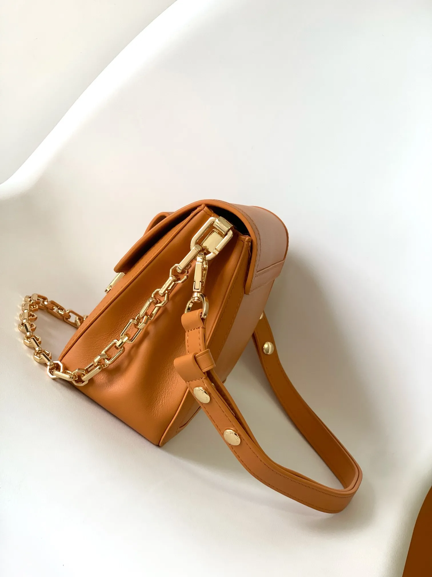 Louis Vuitton Dauphine Soft MM M25048 - 图片 3