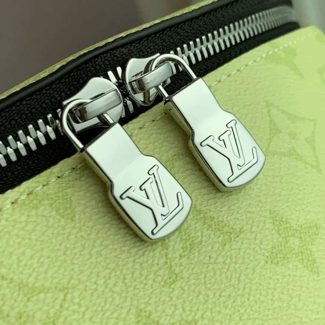 Louis Vuitton Discovery Slim Backpack M14076 - Image 6