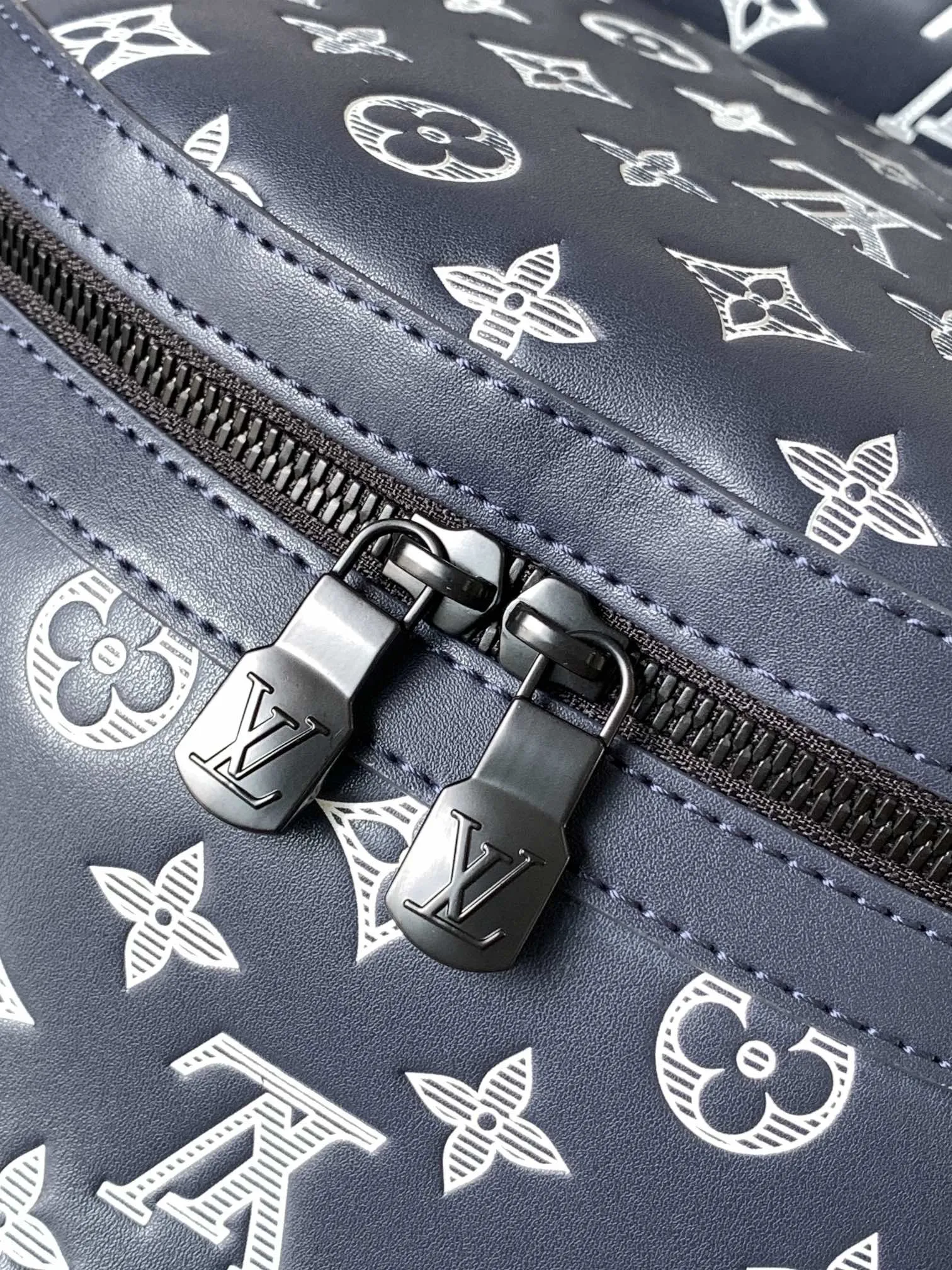 Louis Vuitton Discovery Backpack M24760 - Image 7