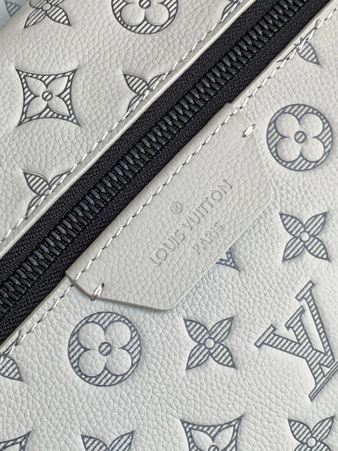 Louis Vuitton Discovery Backpack M46557 - 图片 6