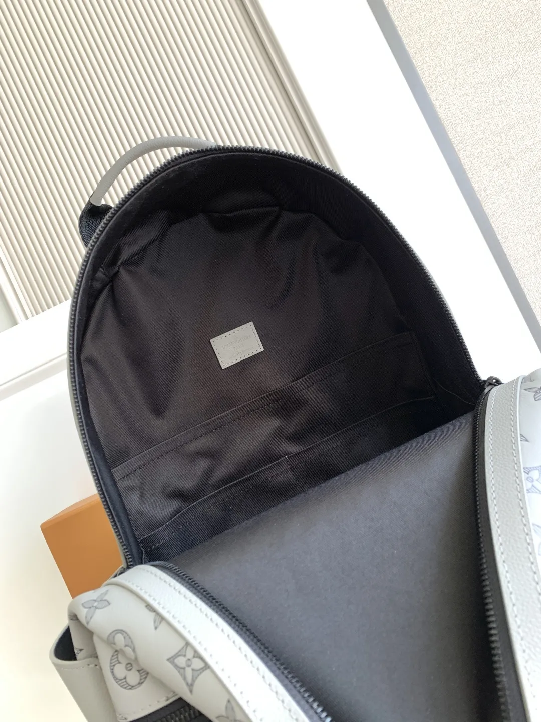 Louis Vuitton Discovery Backpack M46557 - 图片 9
