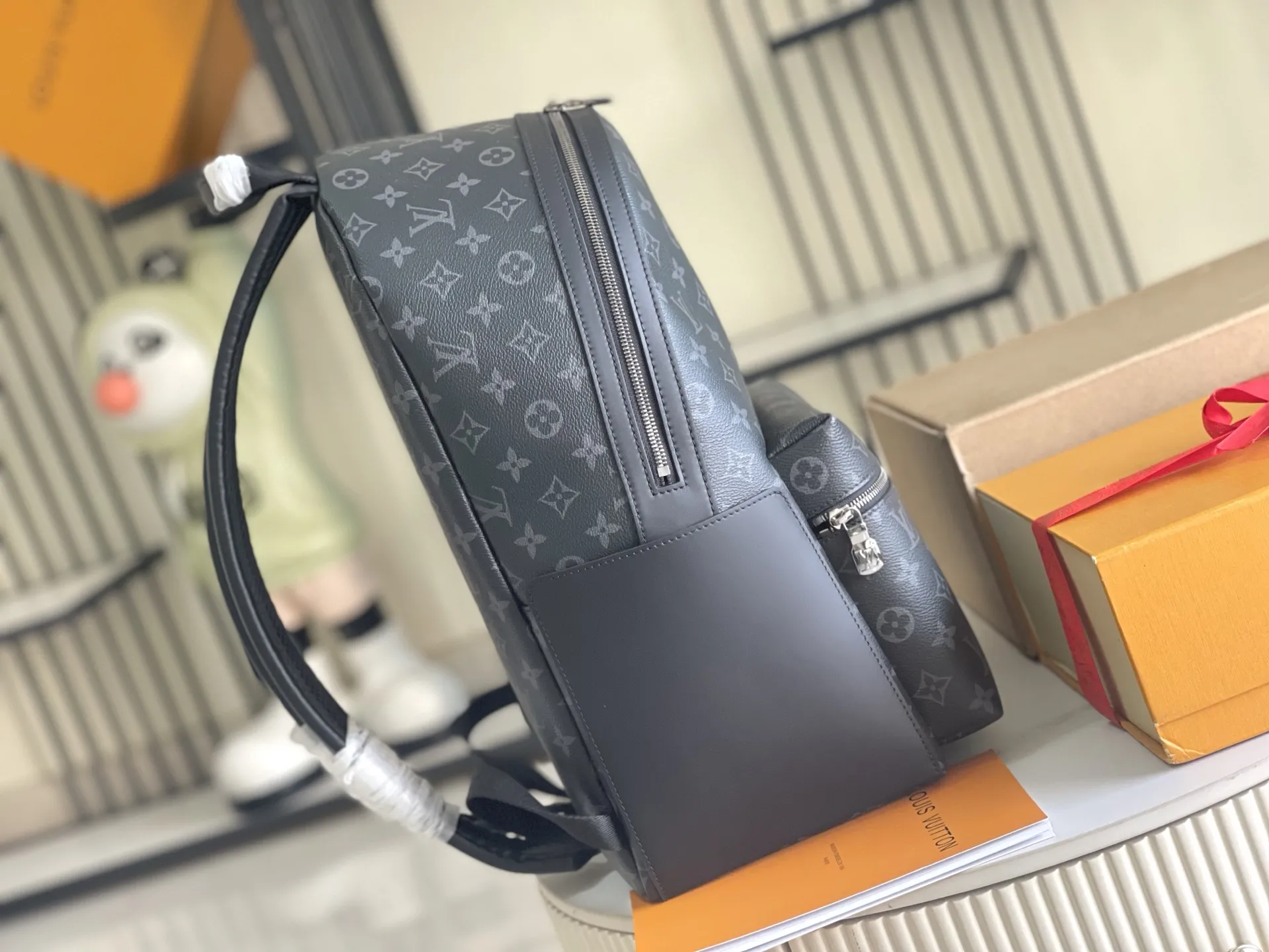 Louis Vuitton Discovery Backpack MM M22545 - 图片 4