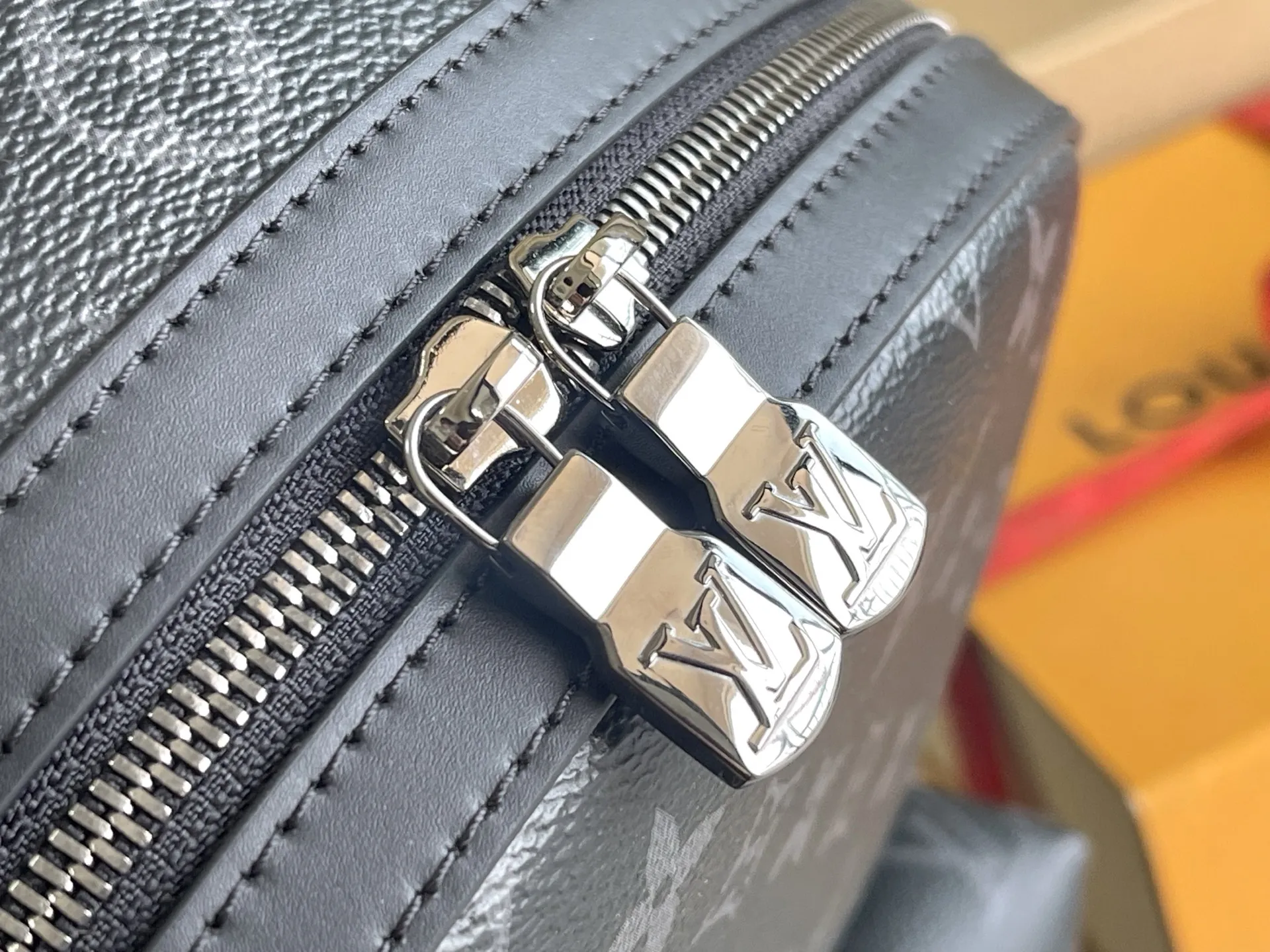 Louis Vuitton Discovery Backpack MM M22545 - 图片 7