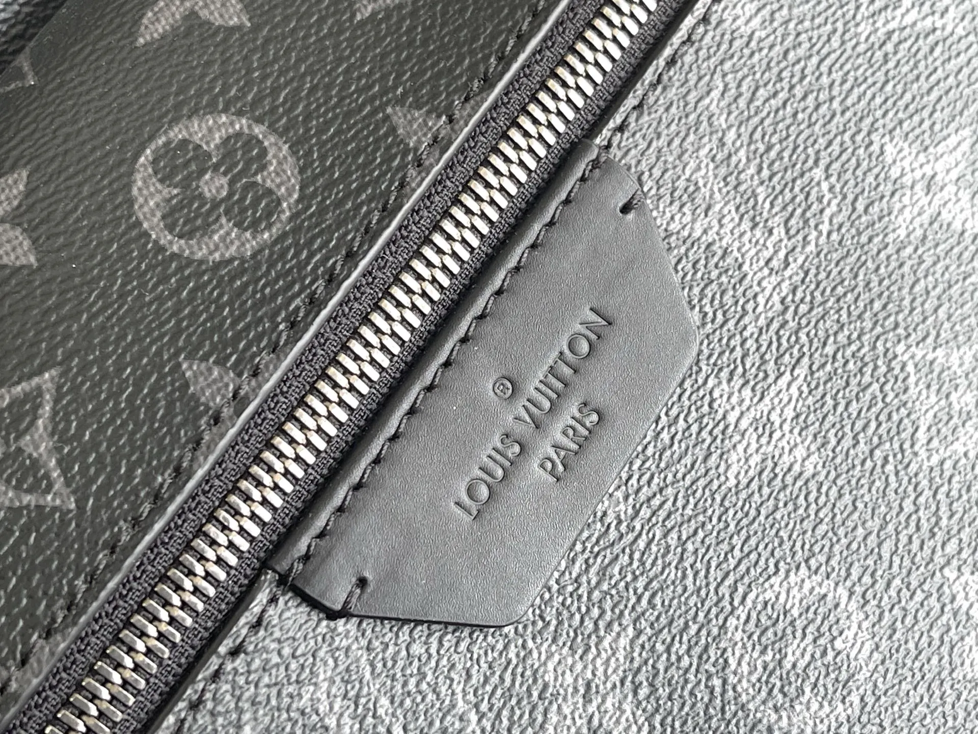 Louis Vuitton Discovery Backpack MM M22545 - 图片 9