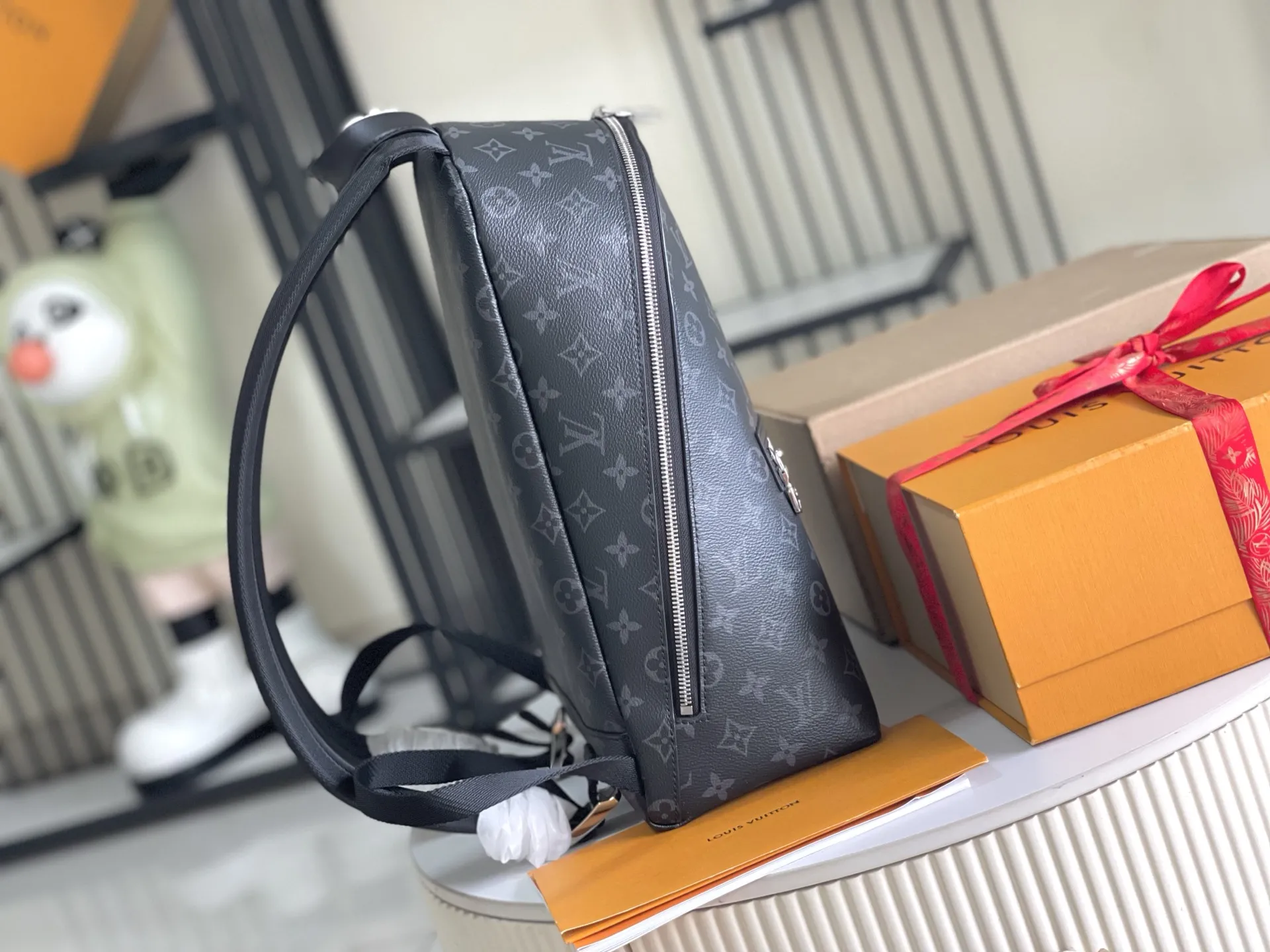 Louis Vuitton Discovery Slim Backpack M14020 - Image 4