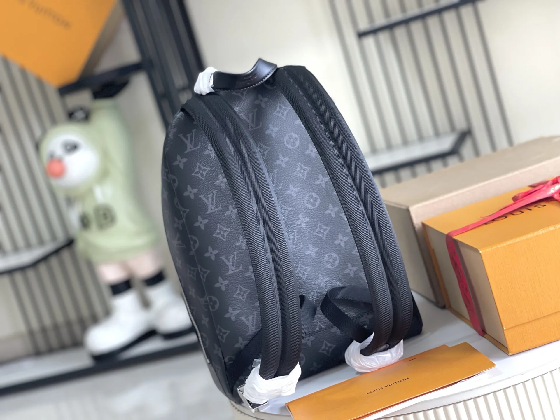 Louis Vuitton Discovery Slim Backpack M14020 - Image 5