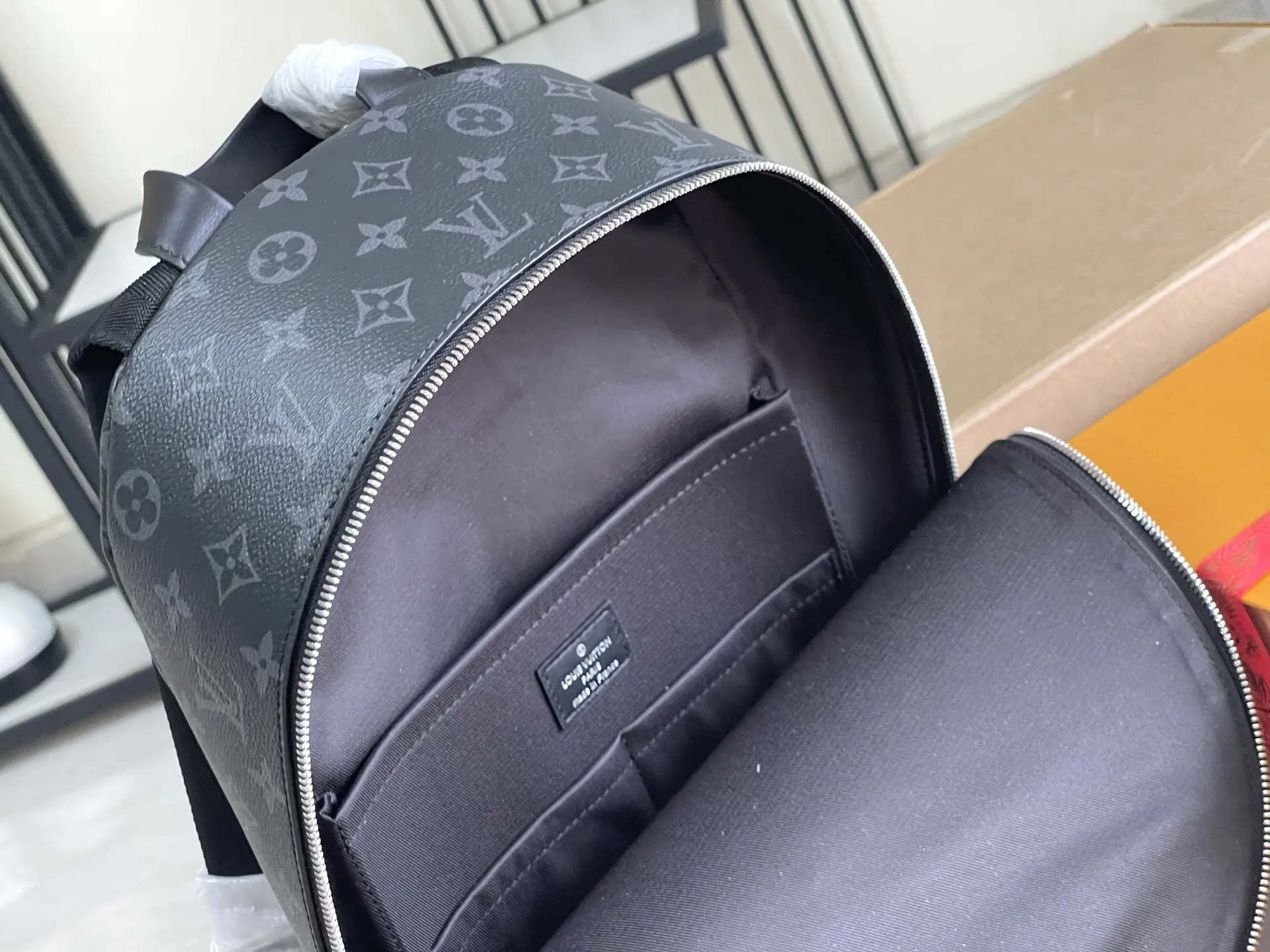 Louis Vuitton Discovery Slim Backpack M14020 - Image 9