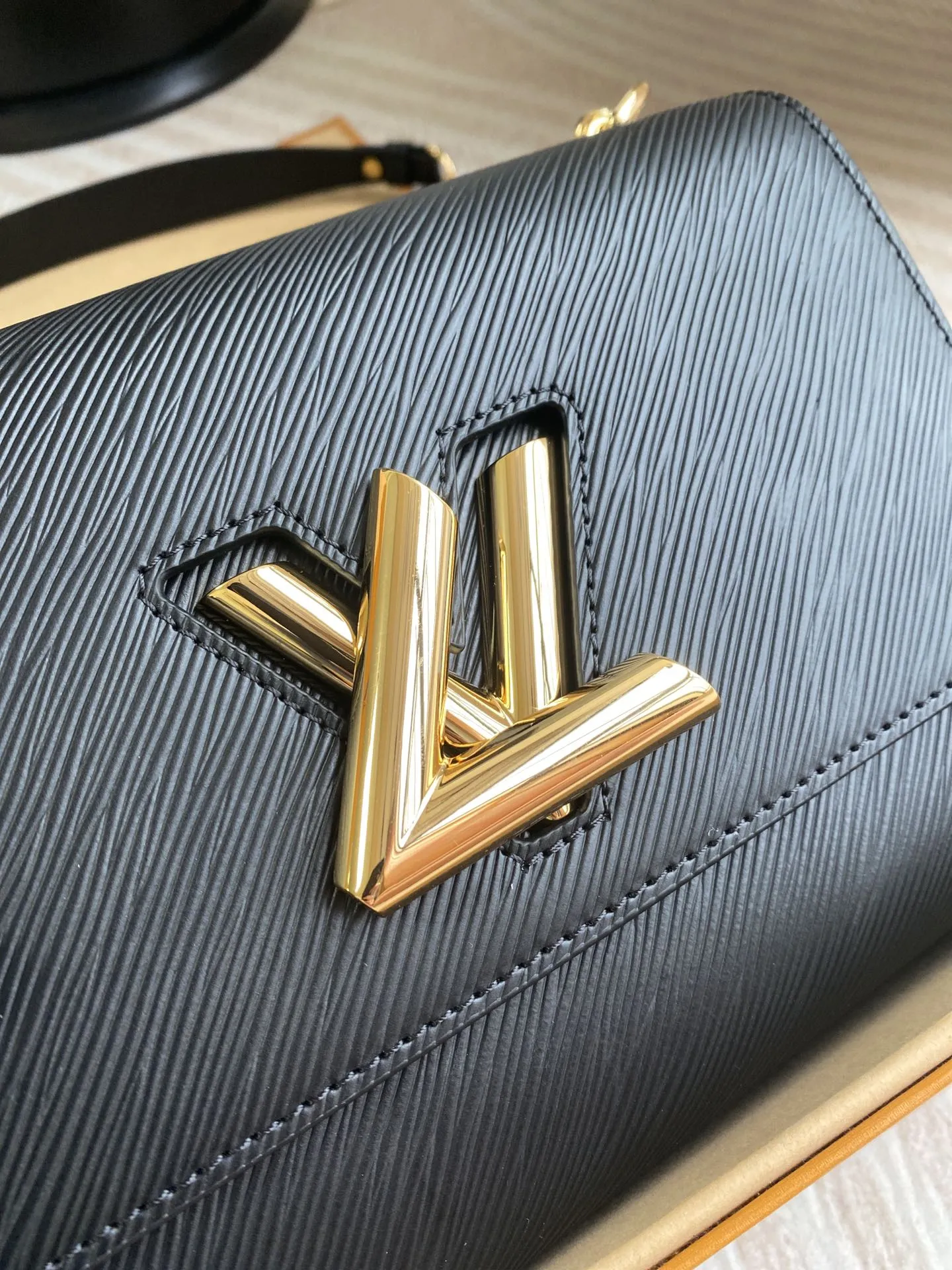 Louis Vuitton Twist MM M21113 - 图片 6