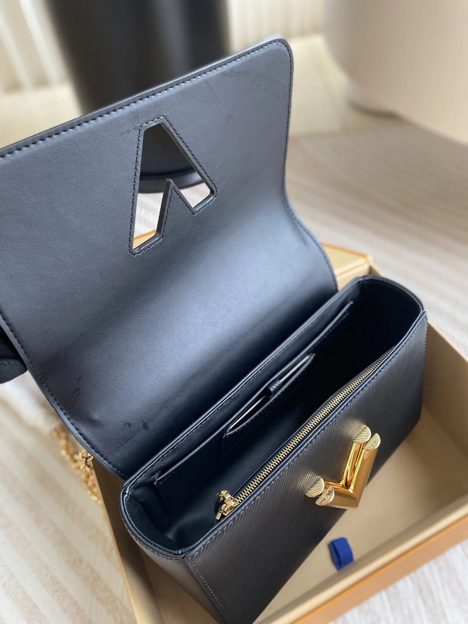 Louis Vuitton Twist MM M21113 - 图片 9