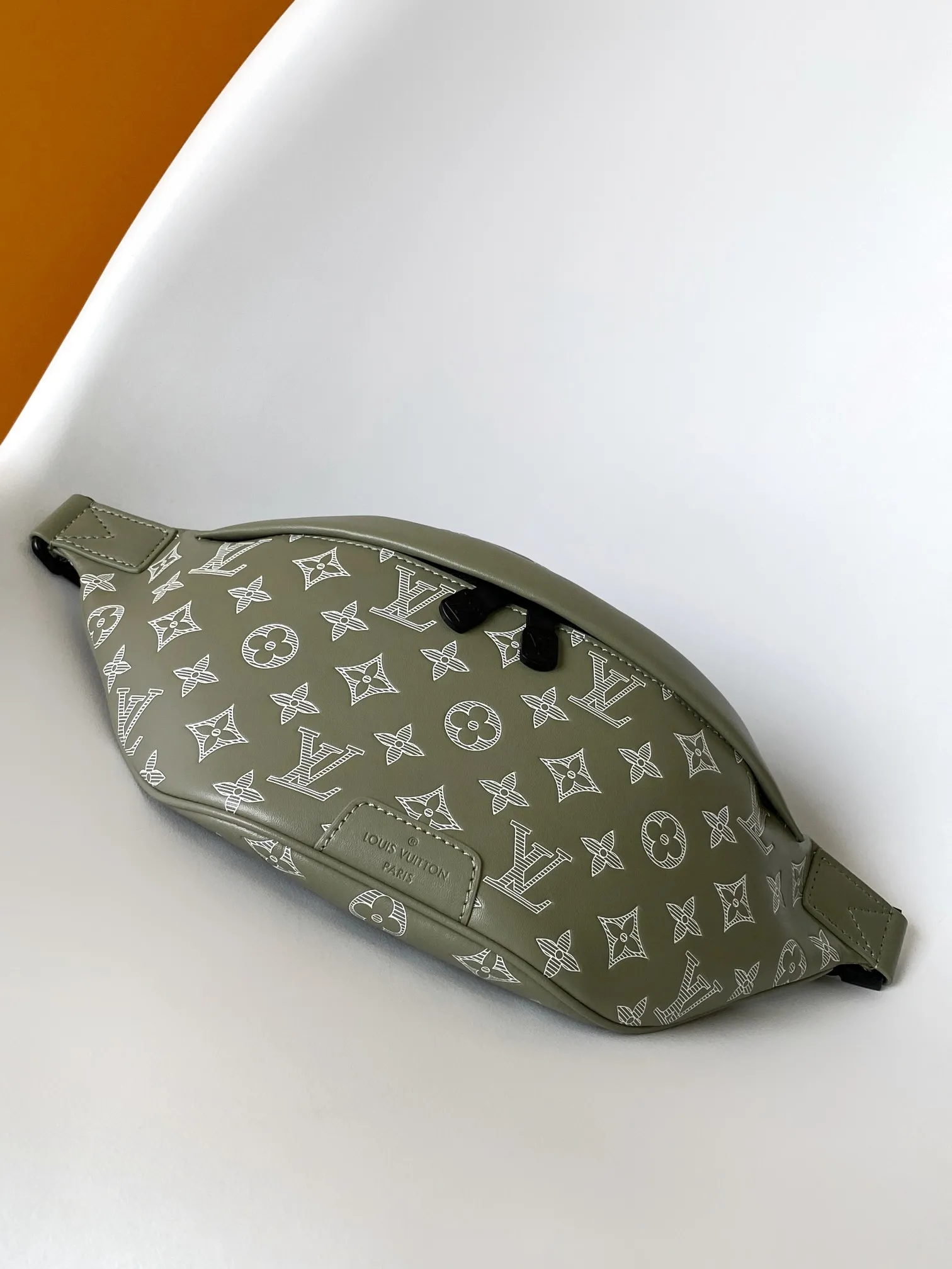 Louis Vuitton Discovery Bumbag M12508 - Image 5