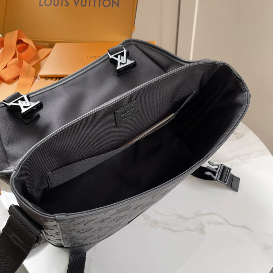 Alternative view of Louis Vuitton Messenger Voyager PM M25121