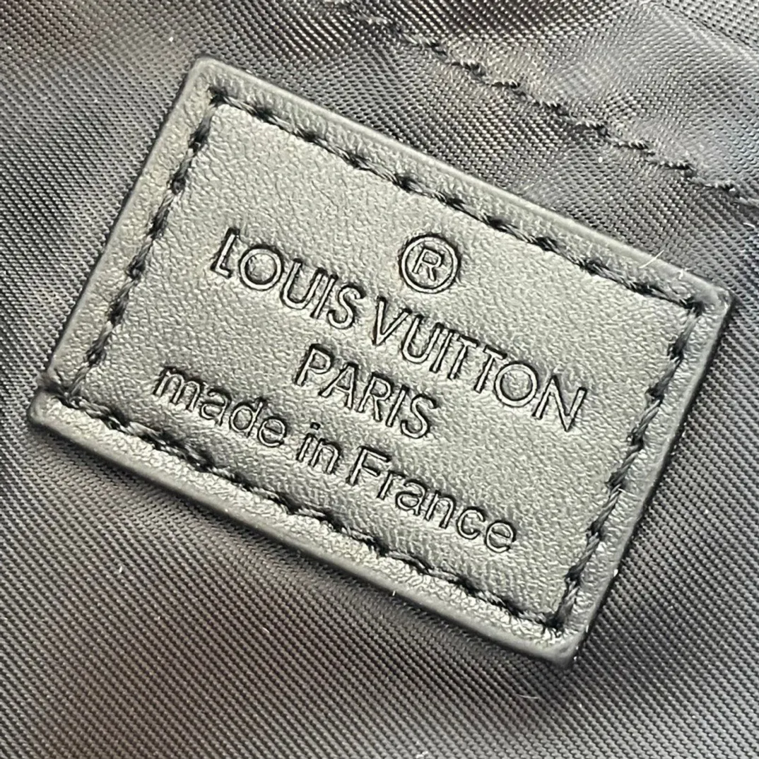 Alternative view of Louis Vuitton Messenger Voyager PM M12517