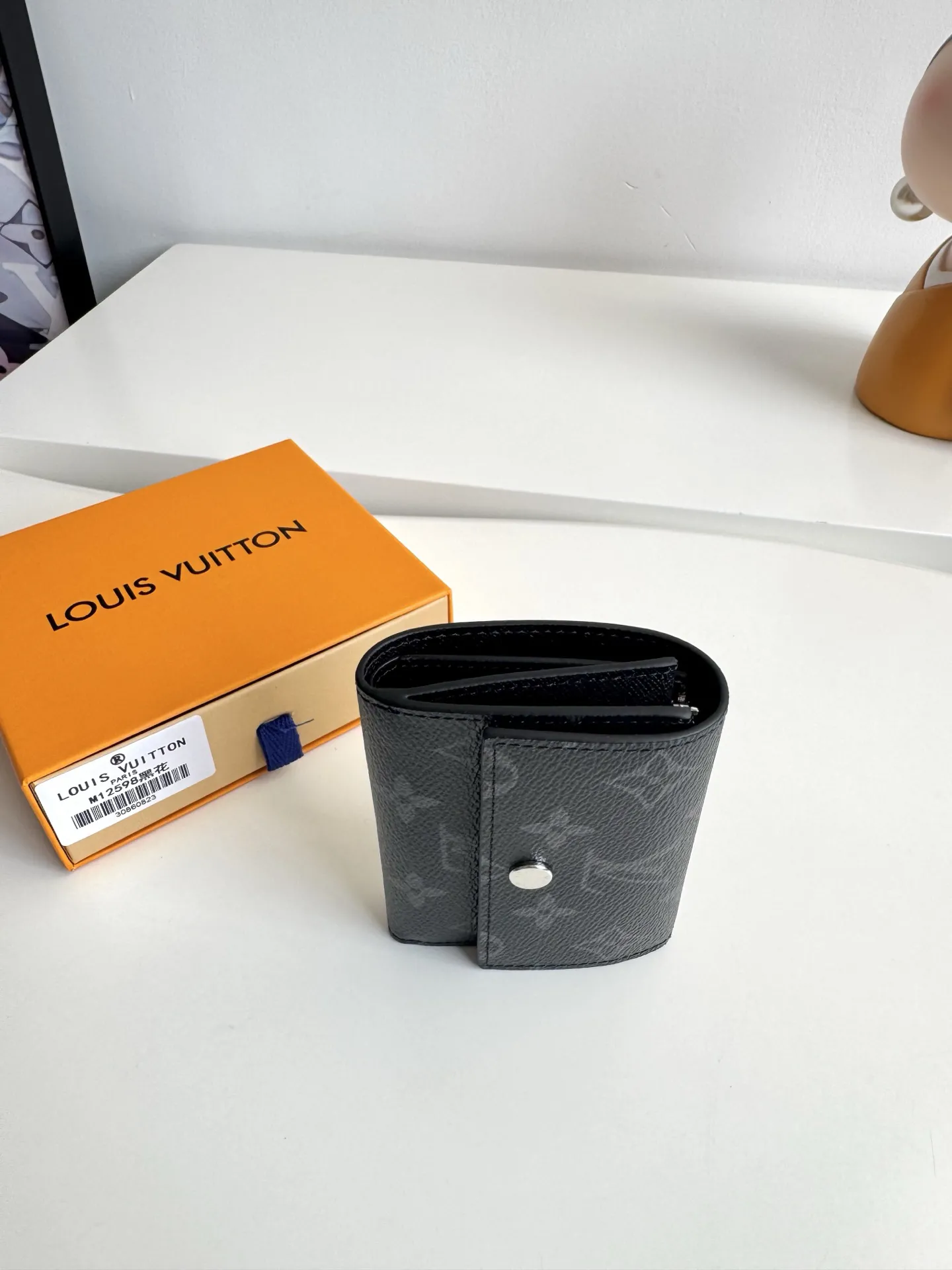 Louis Vuitton Victor Wallet M12598 - Image 6
