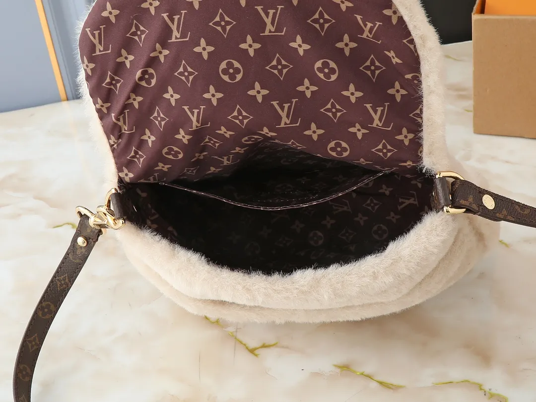 Alternative view of Louis Vuitton Sunset M12097
