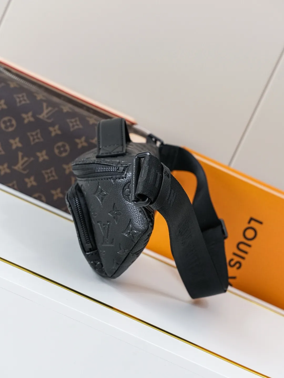 Louis Vuitton Rush Bumbag M47058 - 图片 4