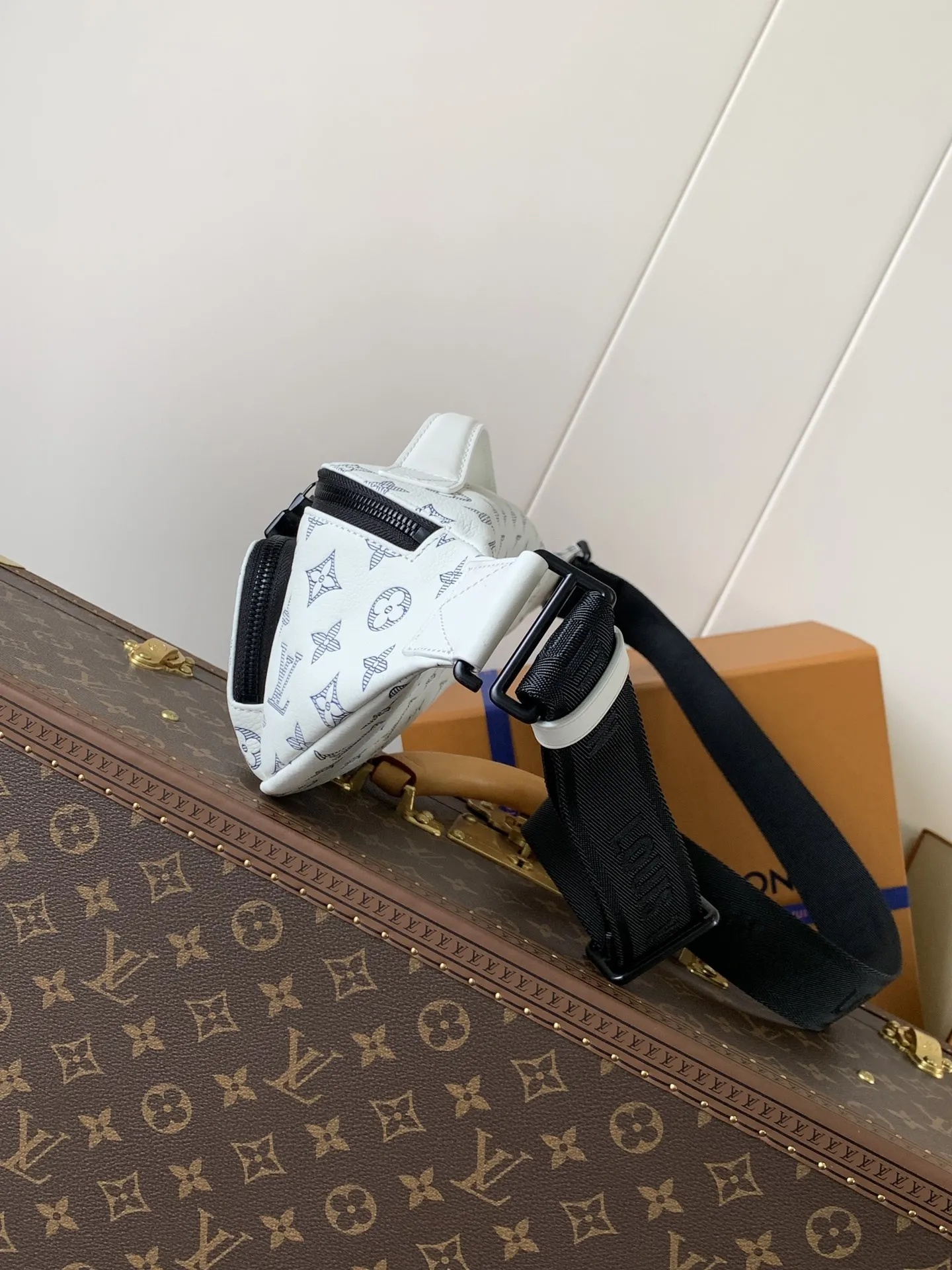 Louis Vuitton Rush Bumbag M25227 - 图片 4