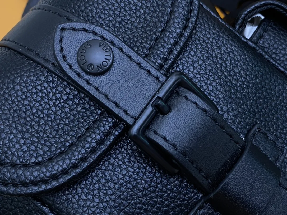Alternative view of Louis Vuitton Christopher M58495