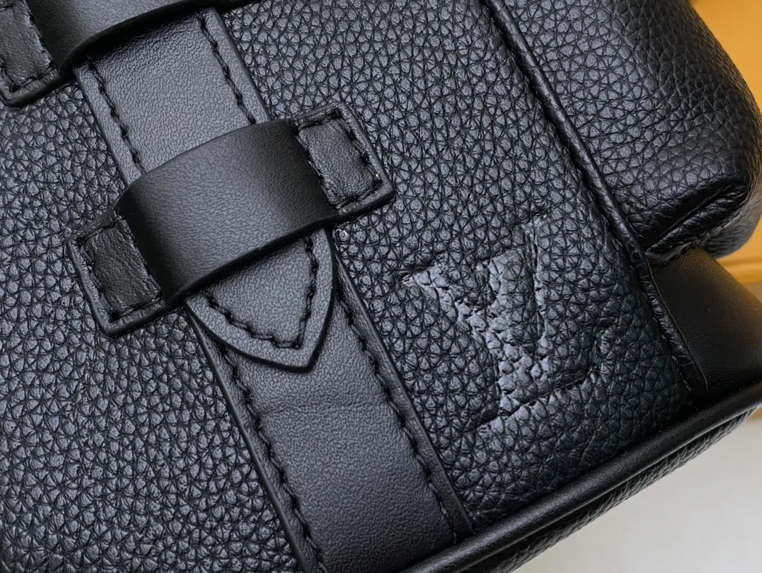 Louis Vuitton Christopher M58495 - Image 3