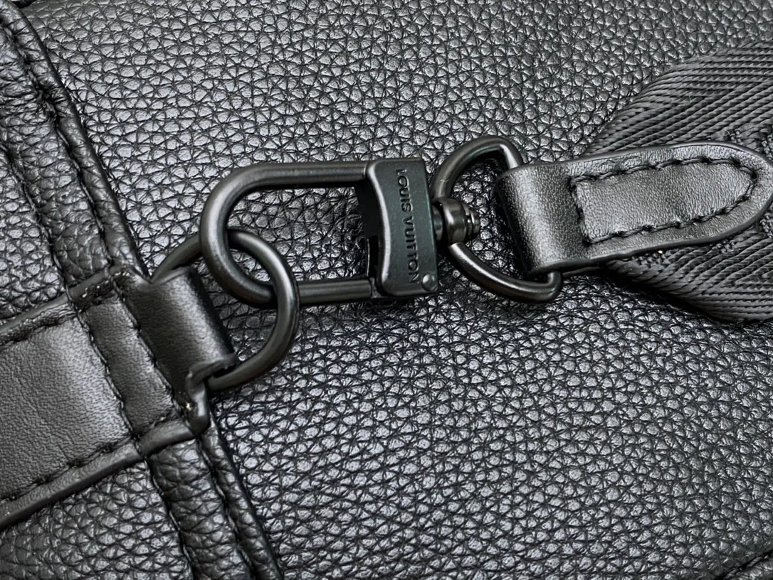 Louis Vuitton Christopher M58495 - Image 4