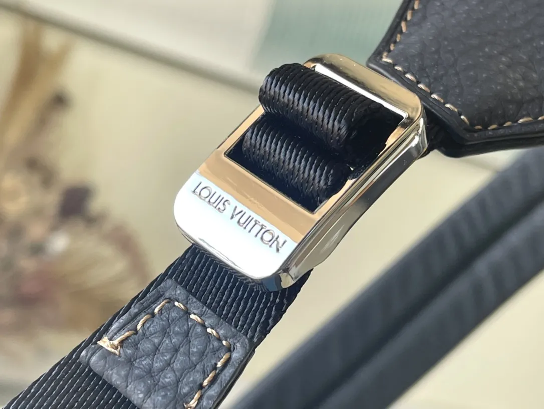 Louis Vuitton Christopher M21373 - Image 9